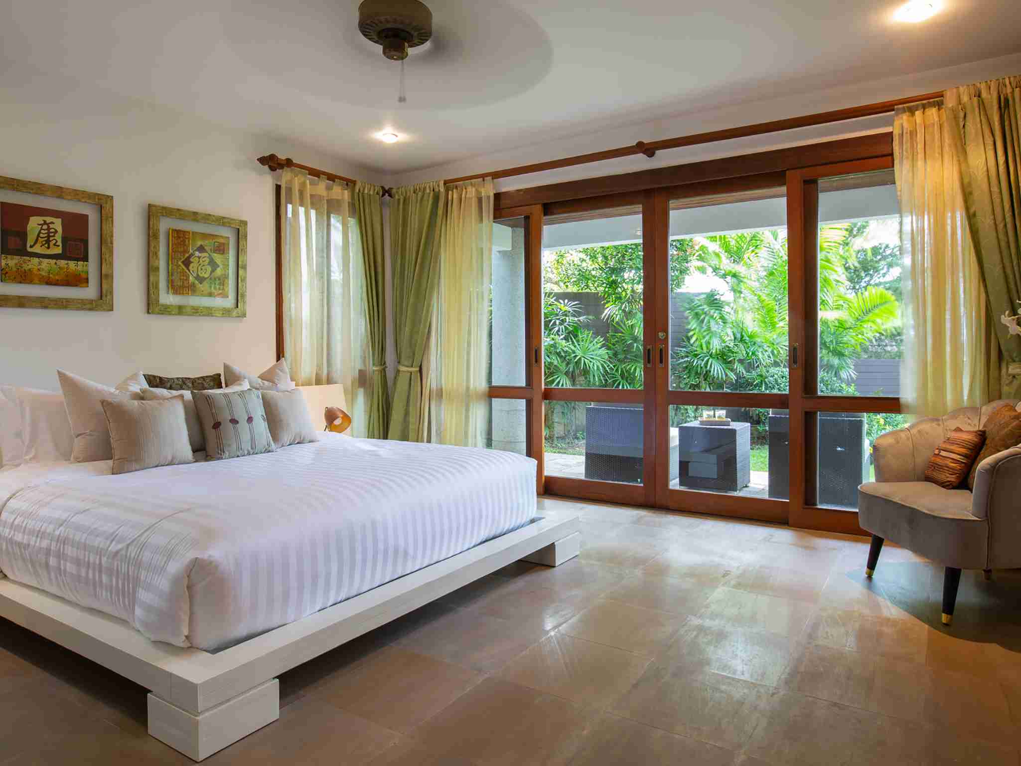 Infinity View - Guest bedroom 3 details