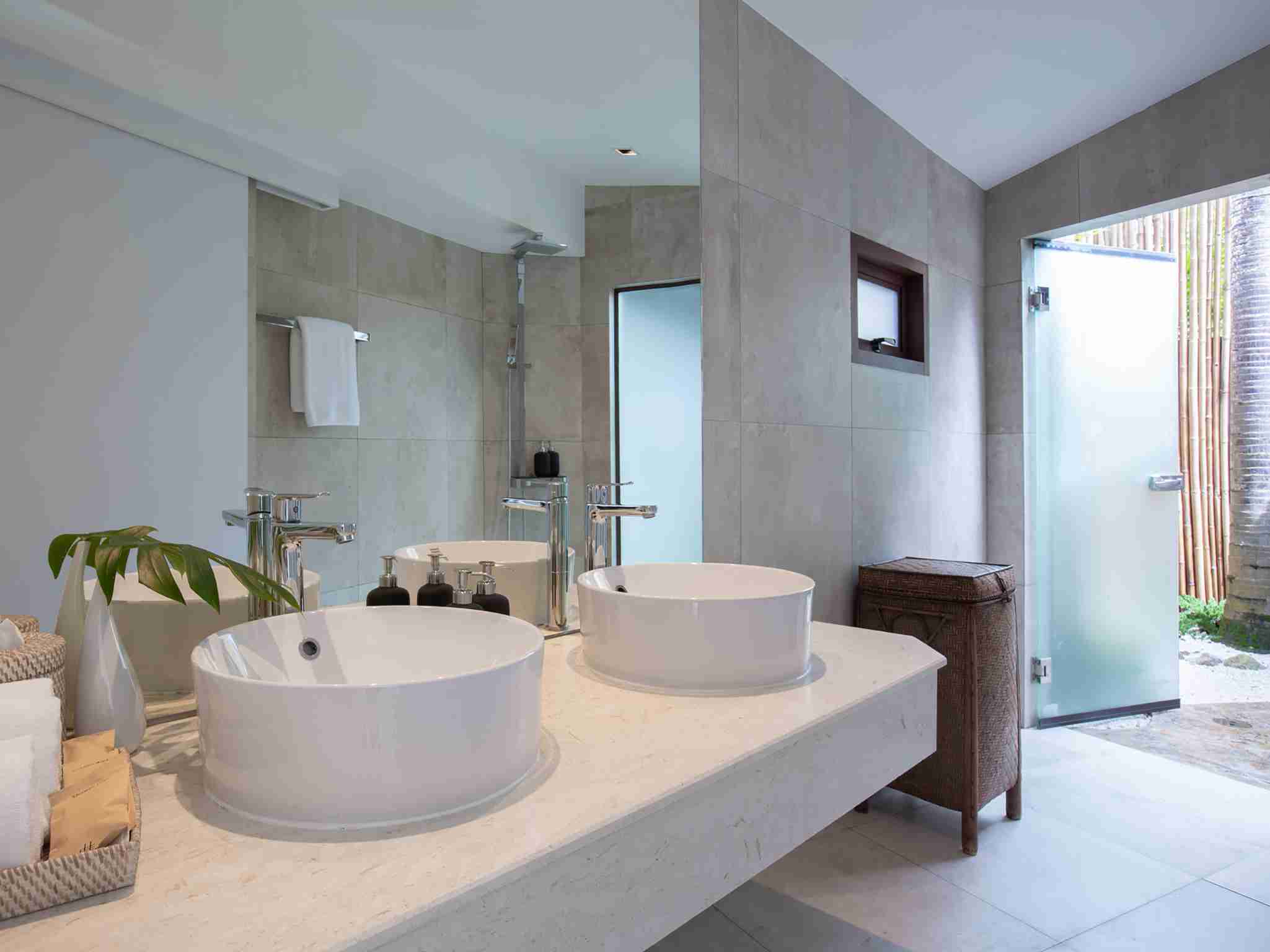 Infinity View - Guest suite 2 bathroom design