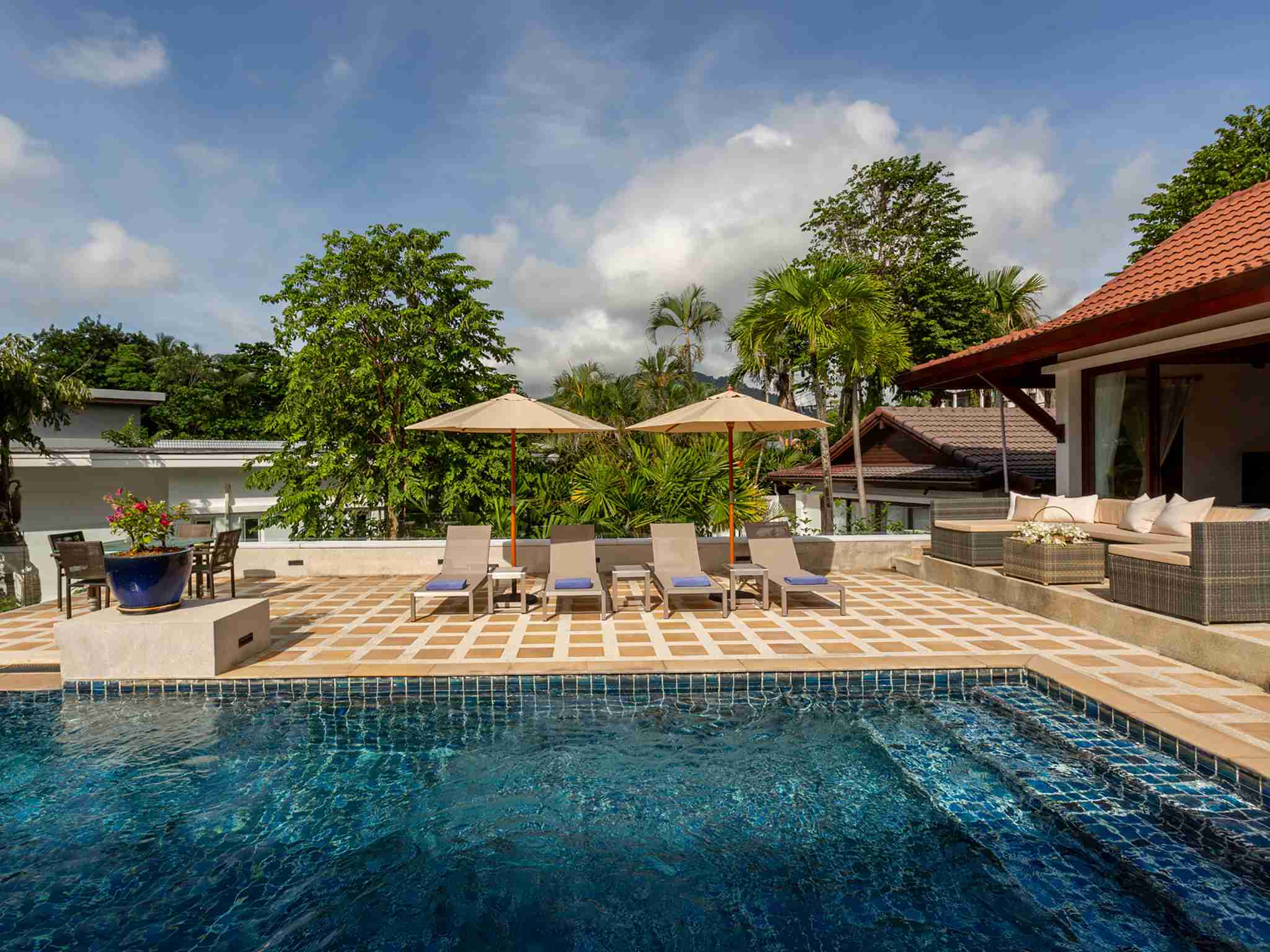 Infinity View - Pool area