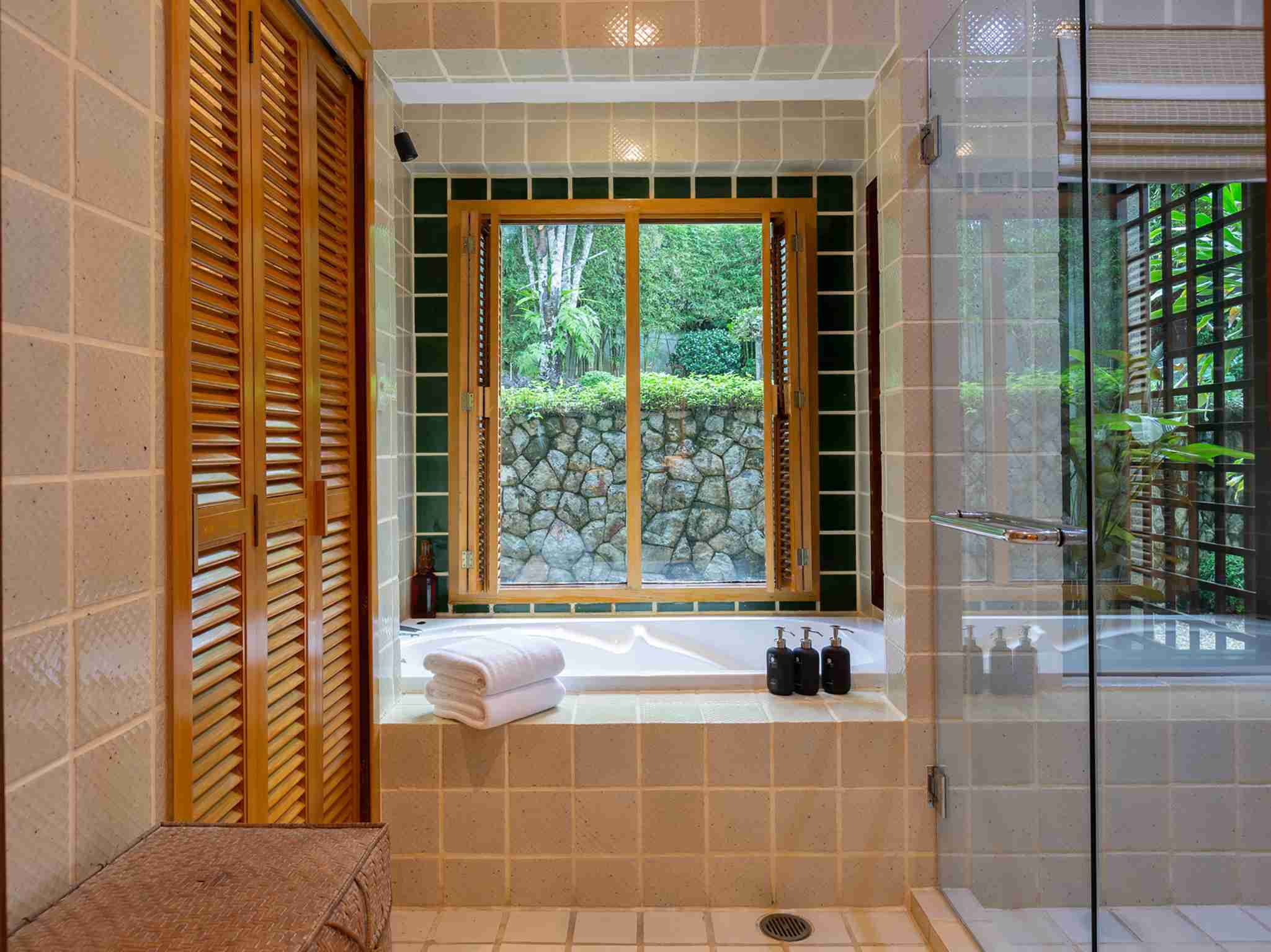 Infinity View - Bathtub