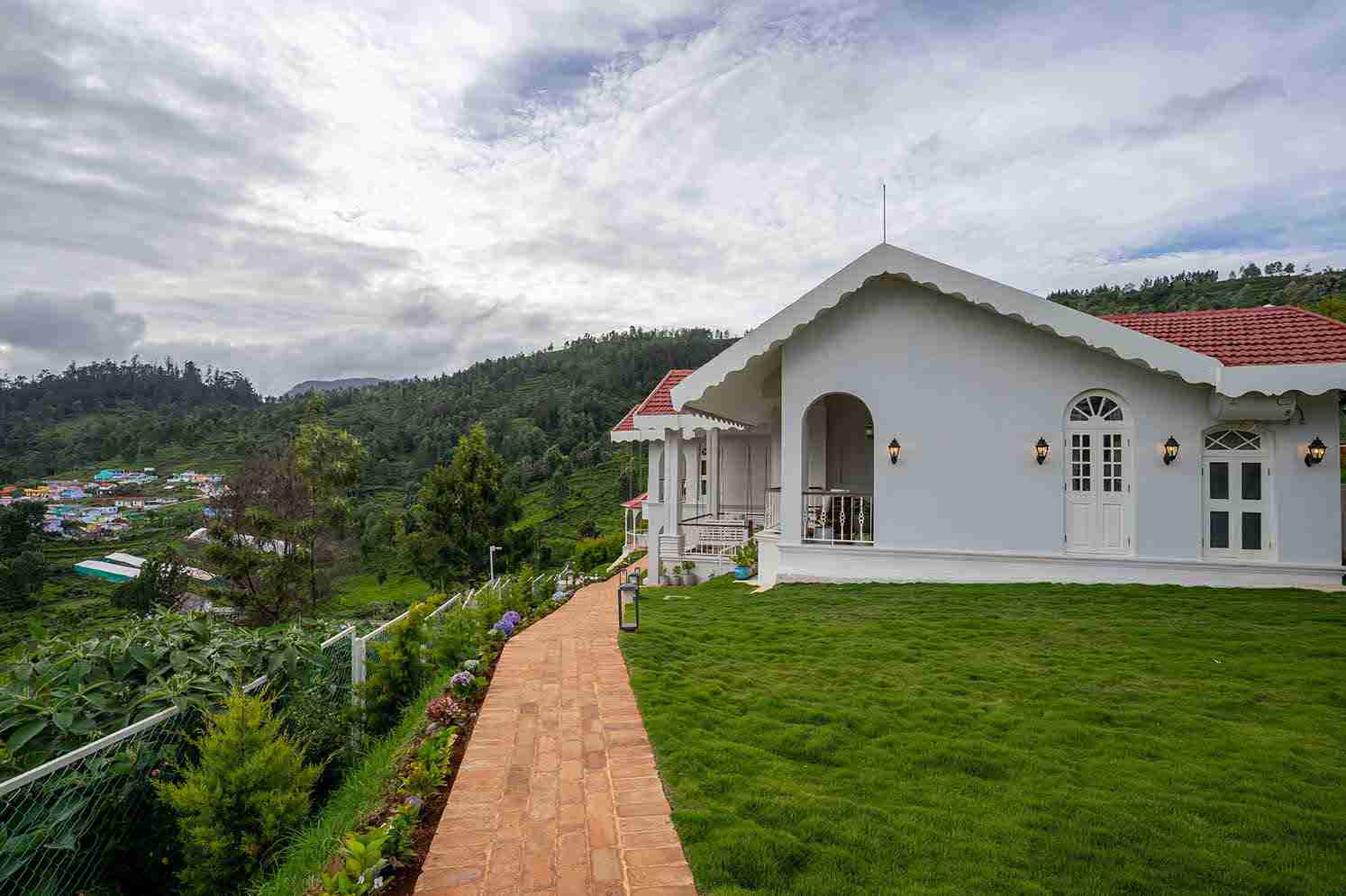 Landsdowne - Lawn Area