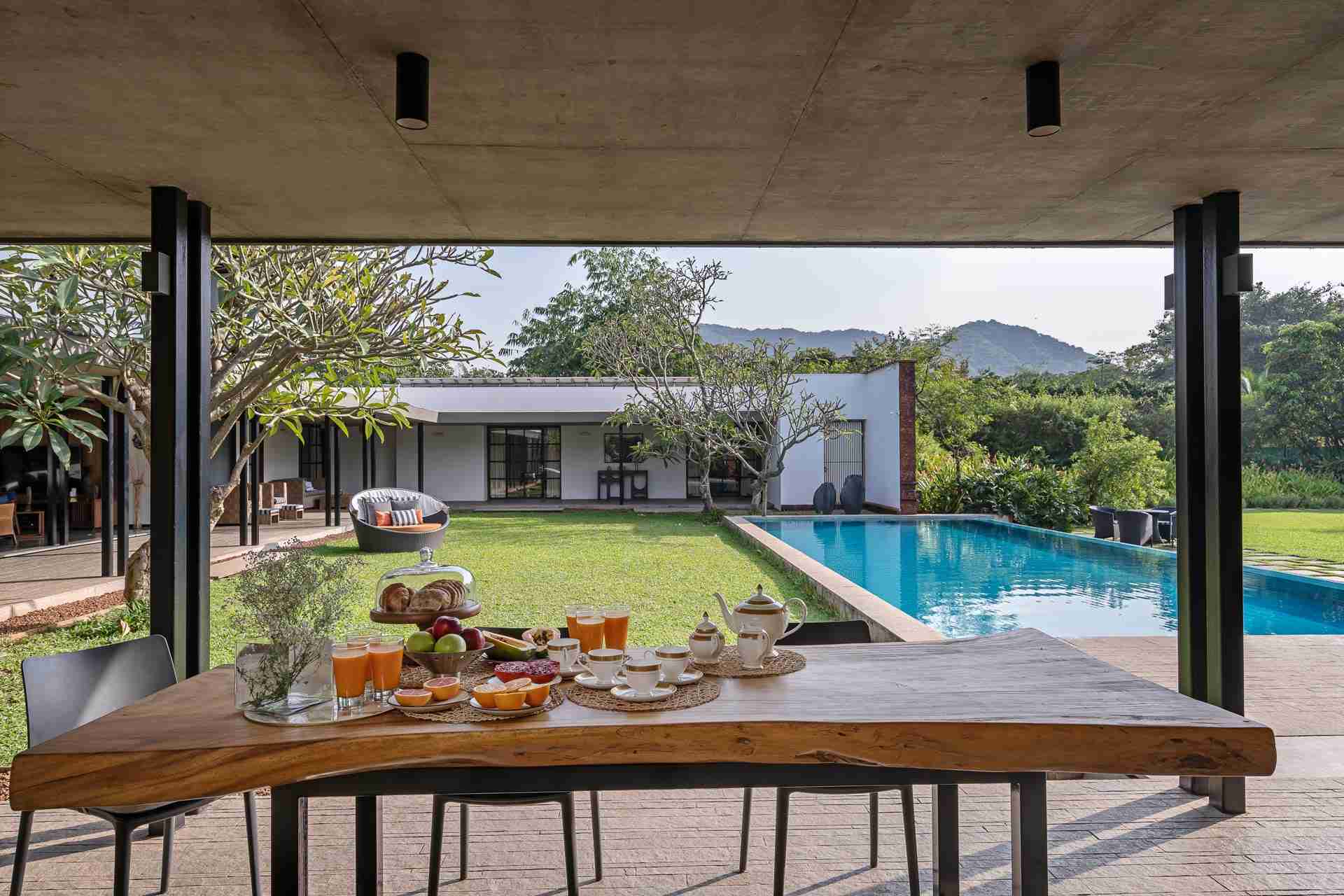 Laterite House - Breakfast Setup