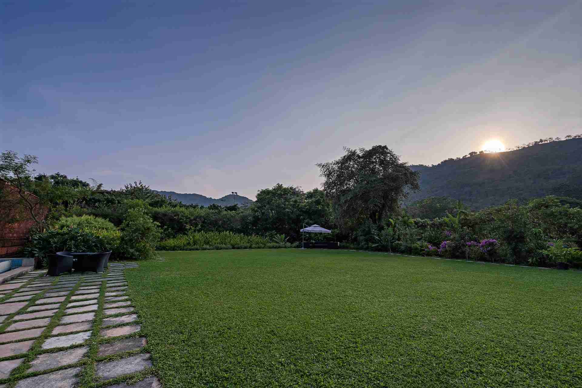Laterite House - Lawn