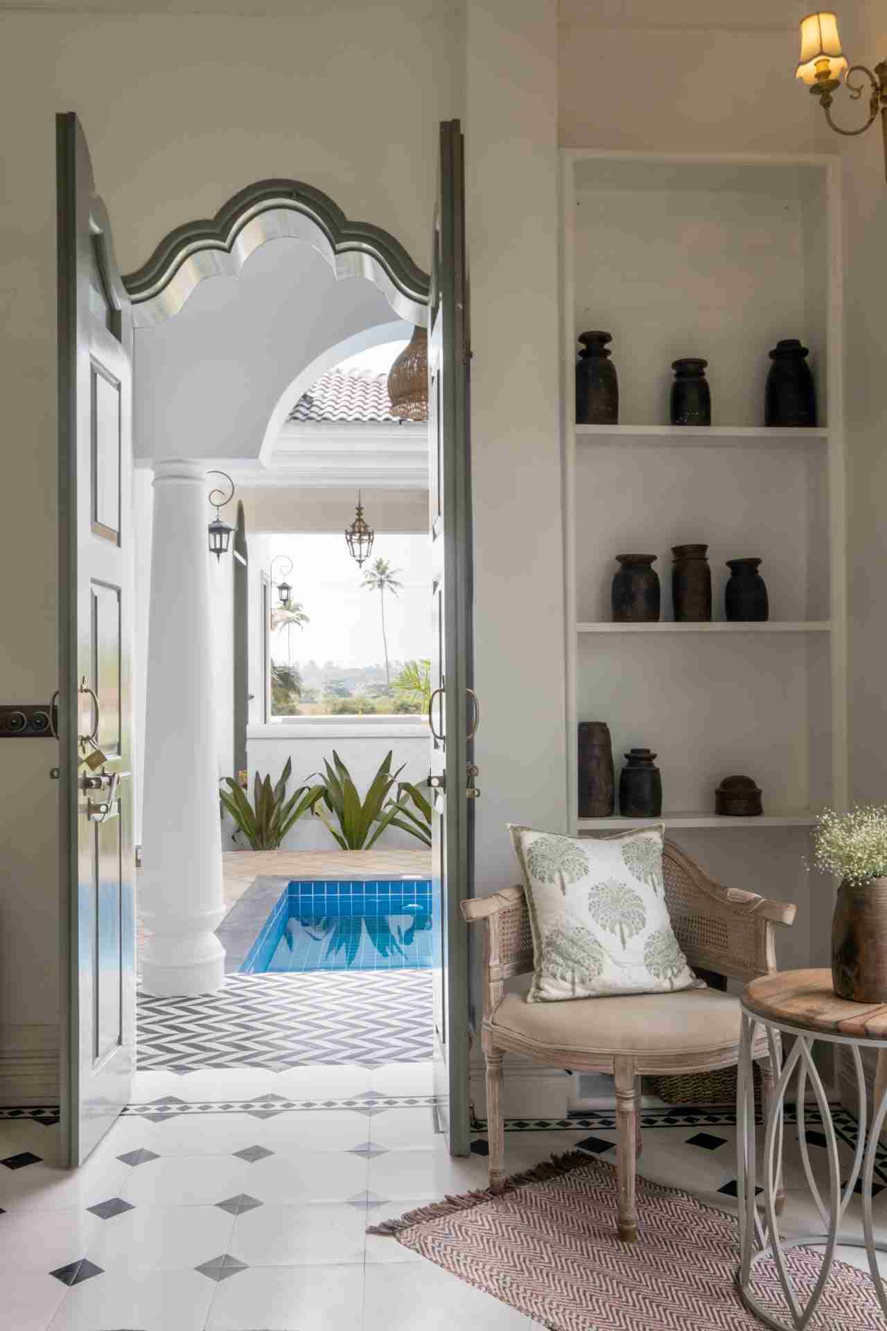 Maison 9 - Bedroom Door