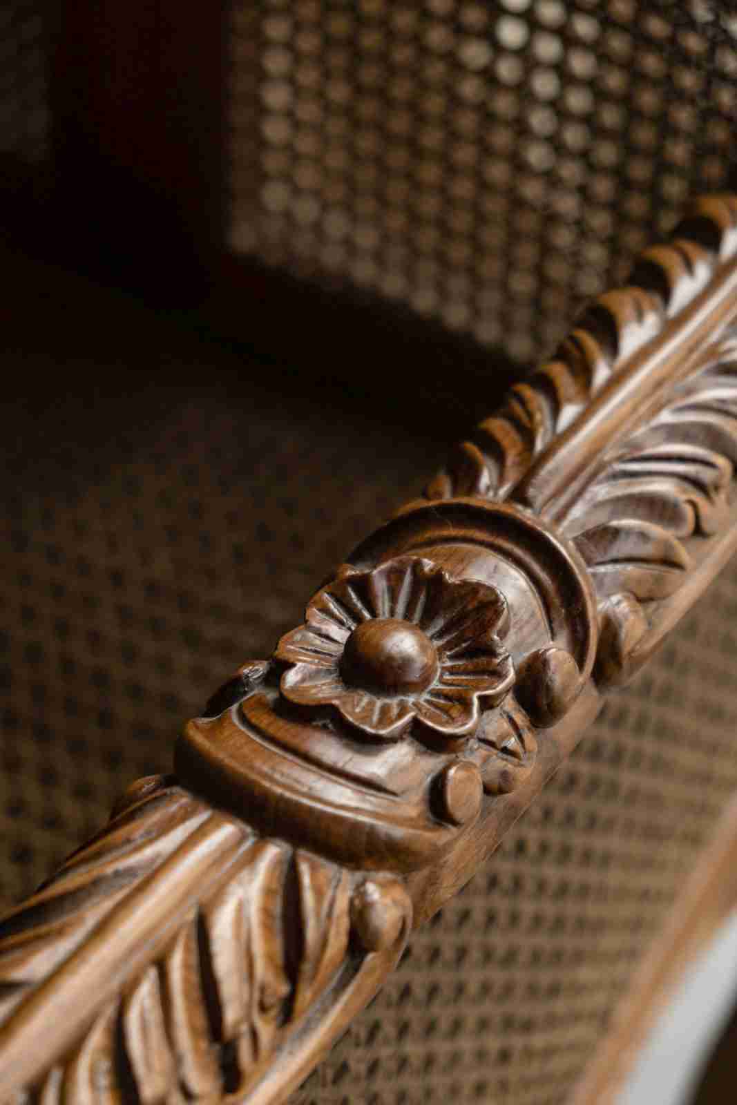 Maison 9 - Carving Detail