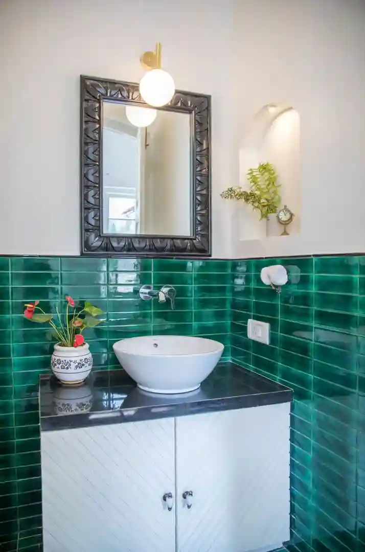 Monforte Villa E – Powder Bathroom