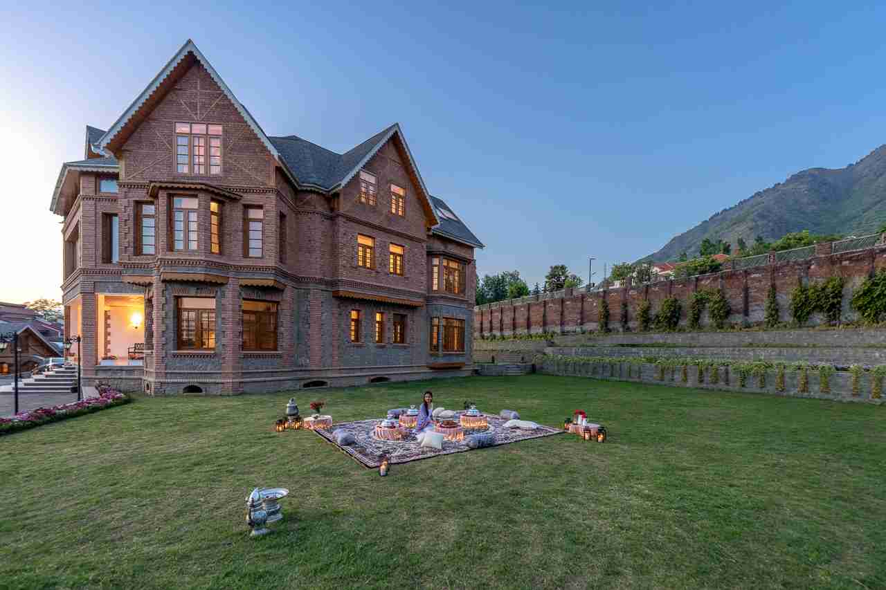 Villa Near Dal Lake Srinagar | Noor By Lohono