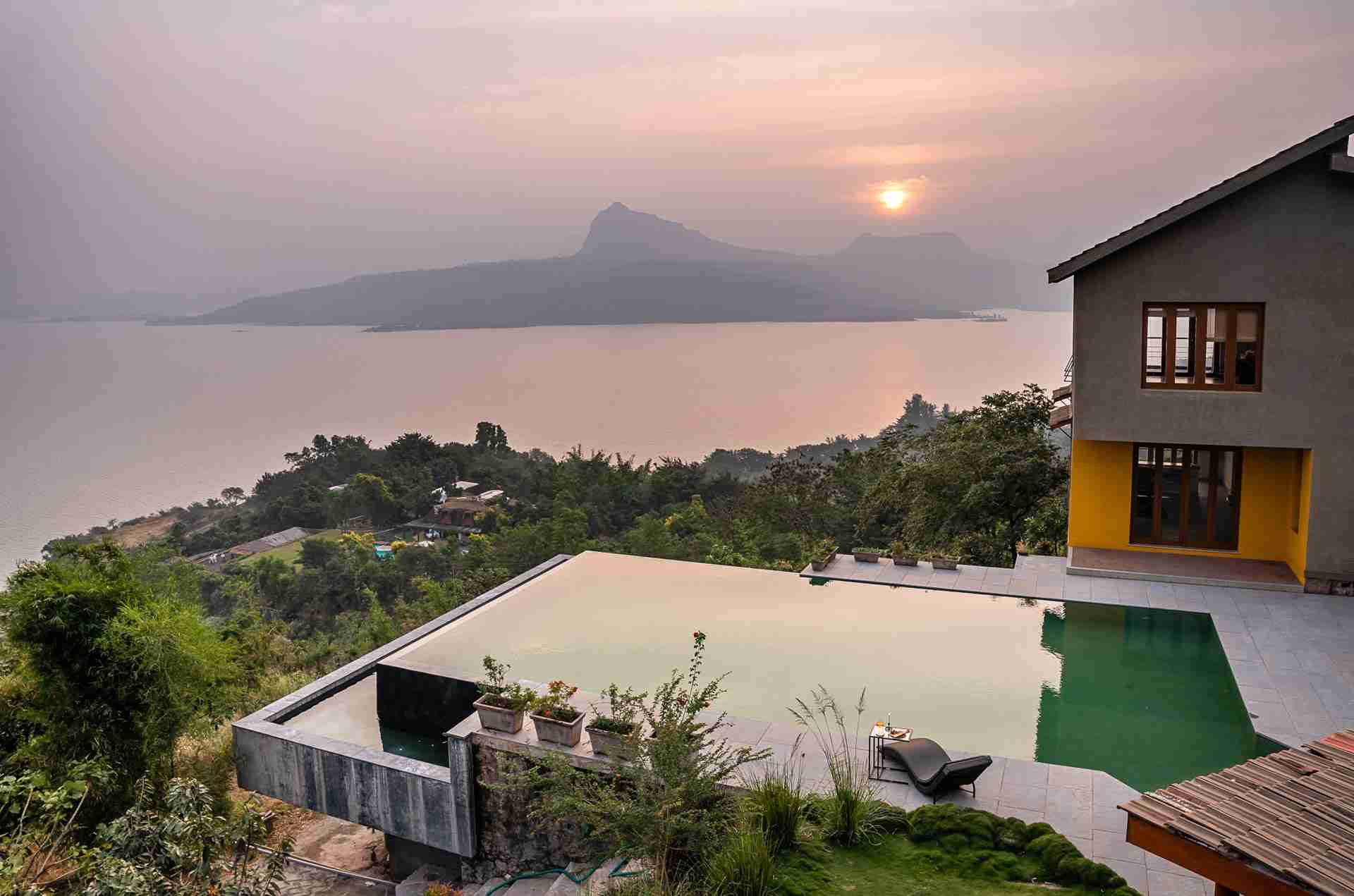 Om Anantha - Infinitum - Pool