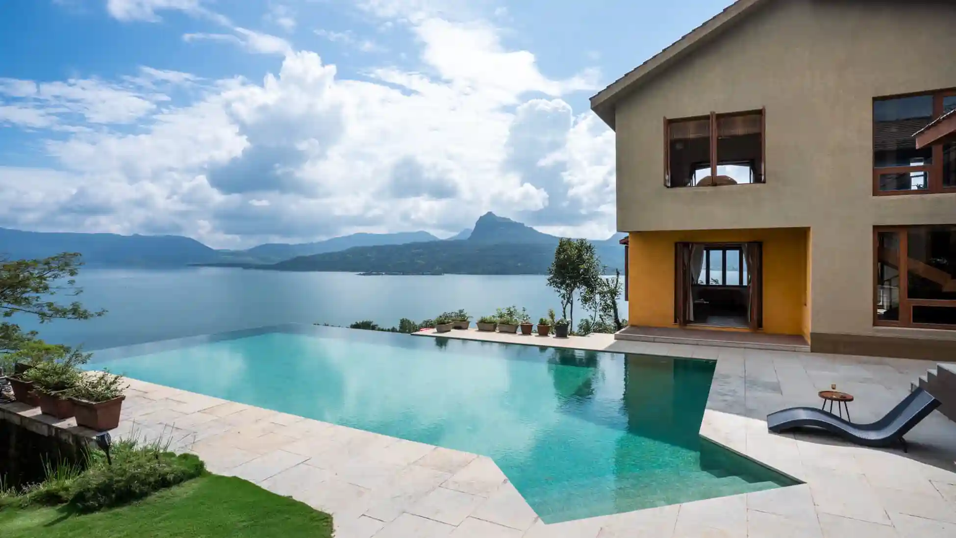 Om Anantha - Infinitum - Facade