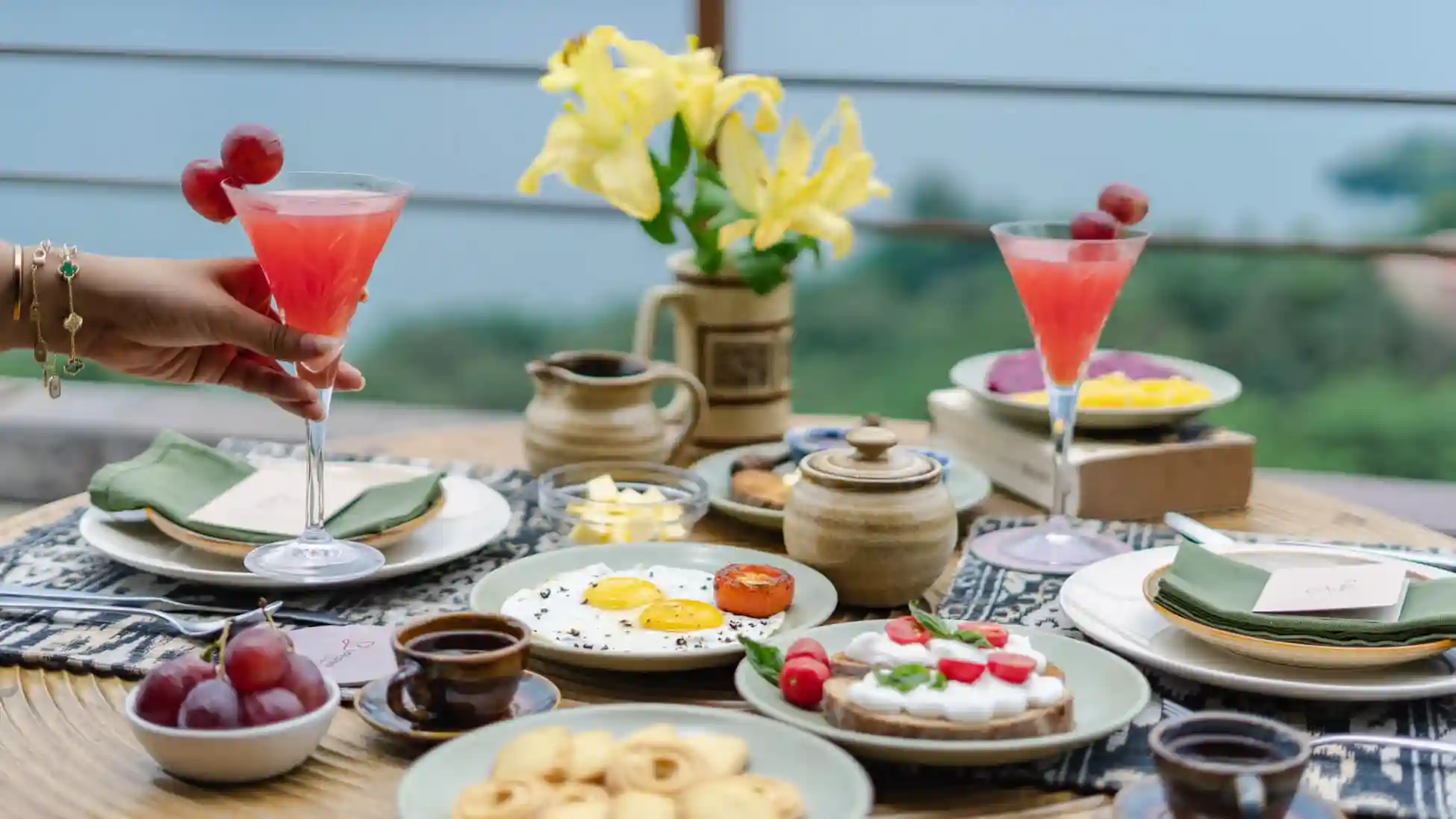 Breakfast with Lake view | Om Anantha - Infinitum