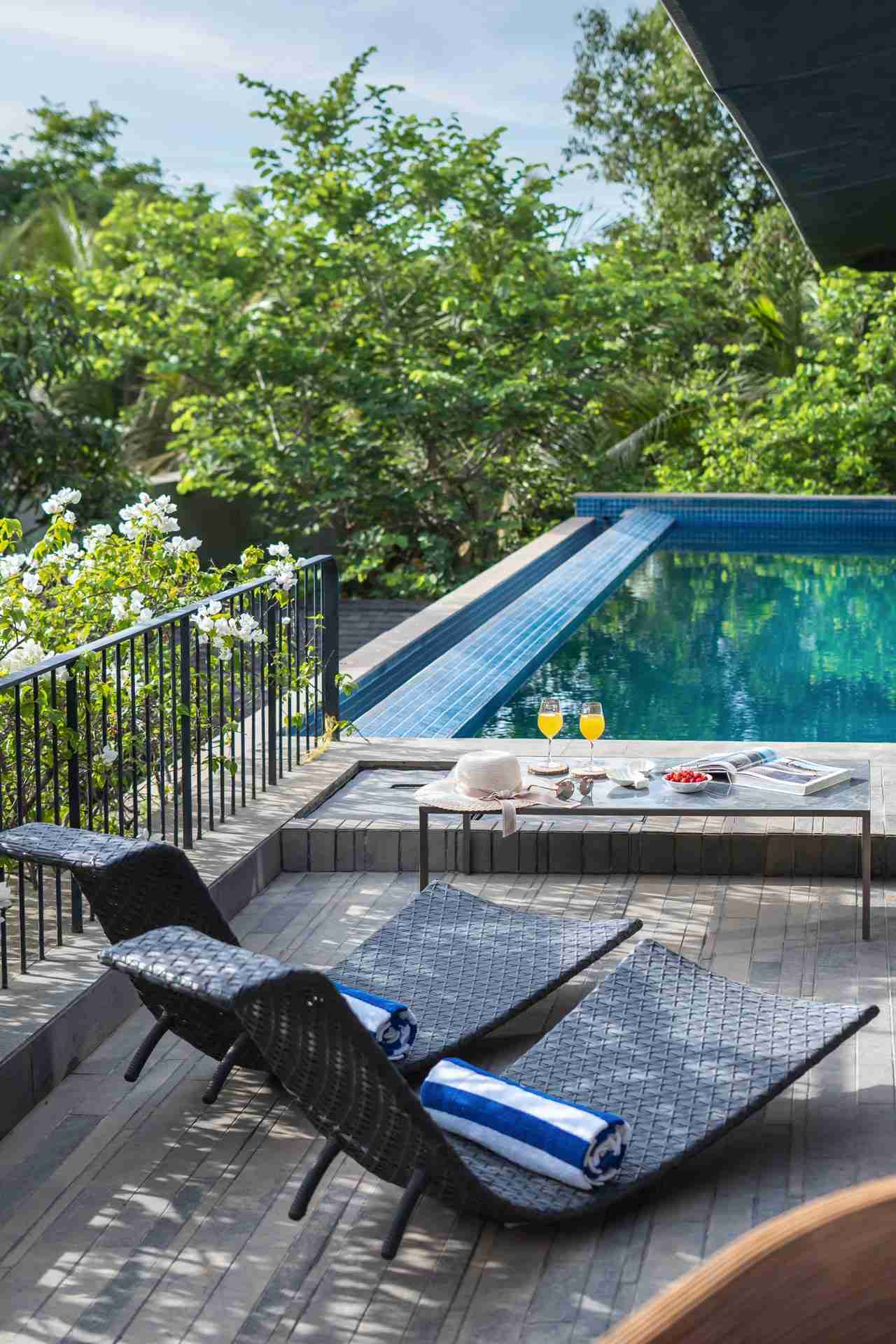 Orchard House - Poolside