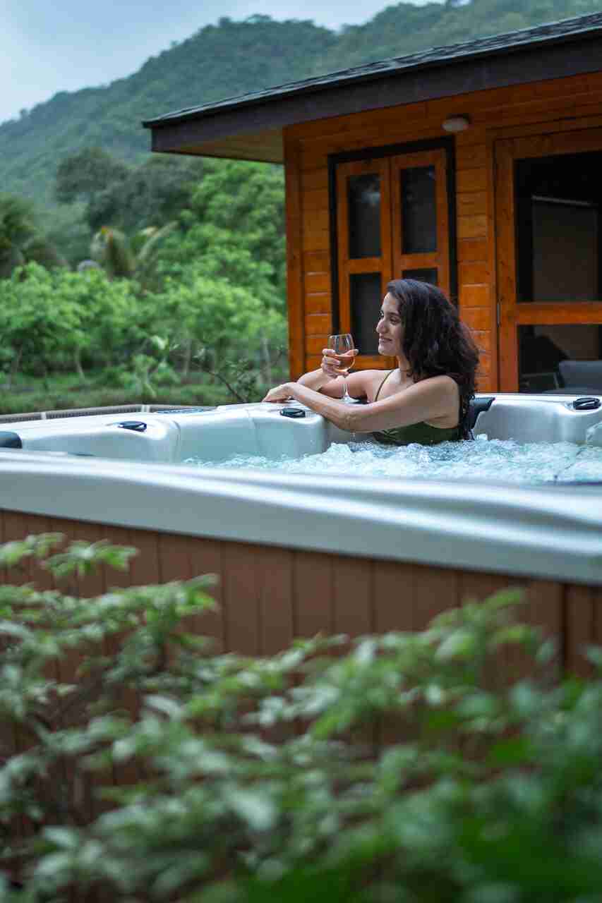 Orchard House - jacuzzi
