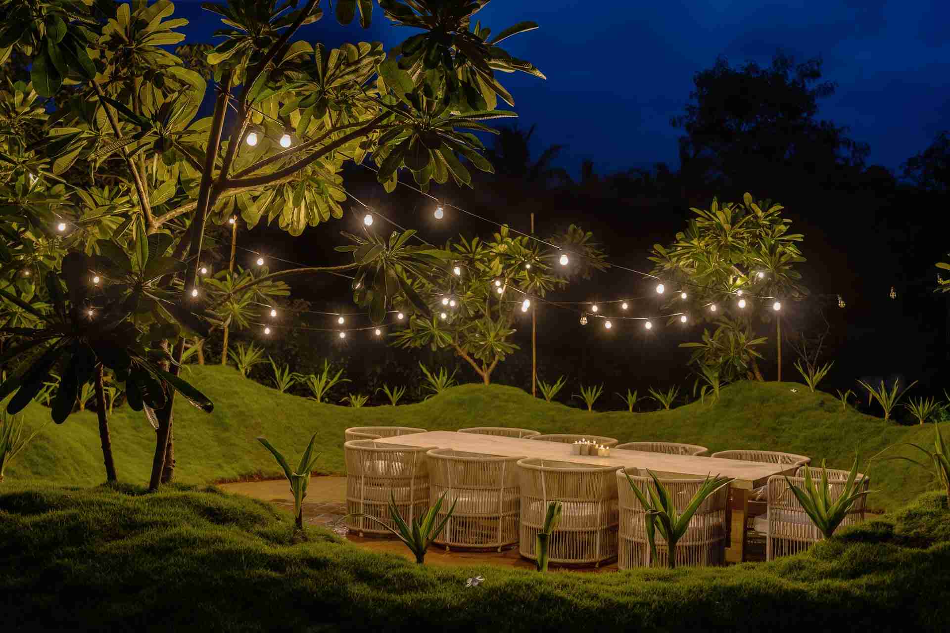 RiyuVann Estate - Garden dining area