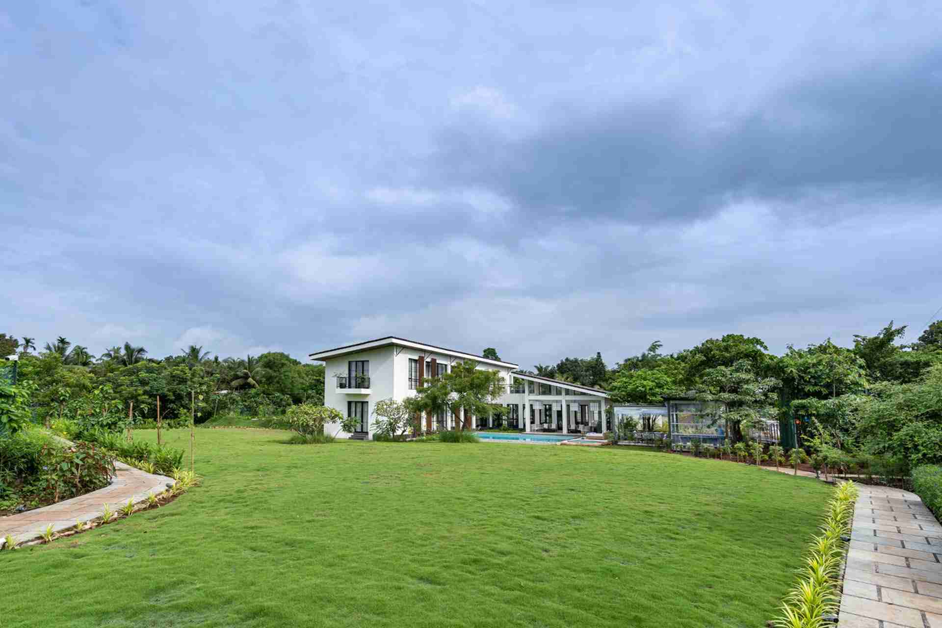 RiyuVann Estate - Garden