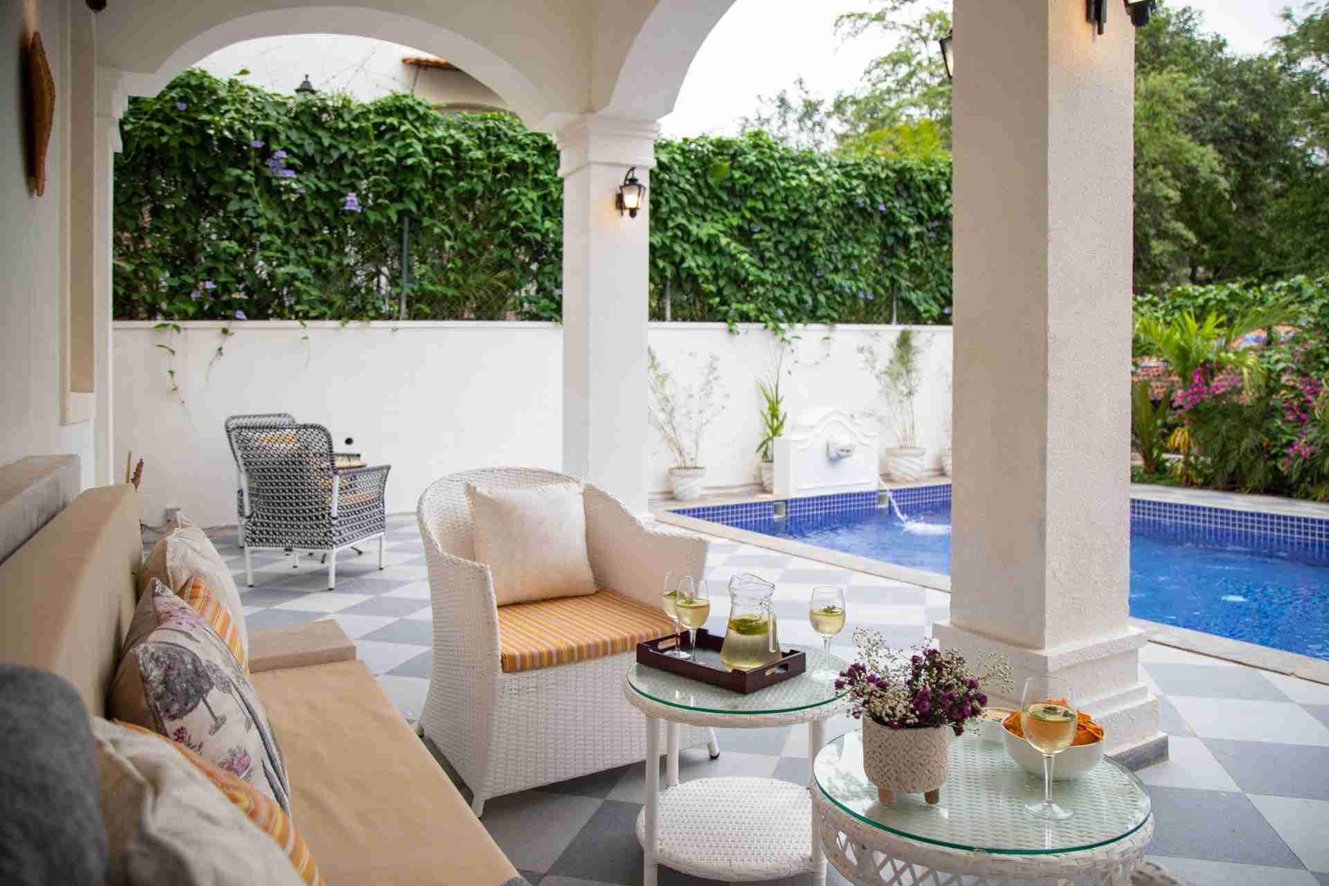 Silvio - Villa E - Patio seating