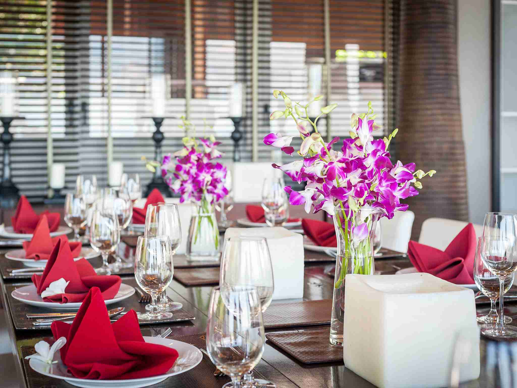 Villa Suralai - Exquisite dining set up