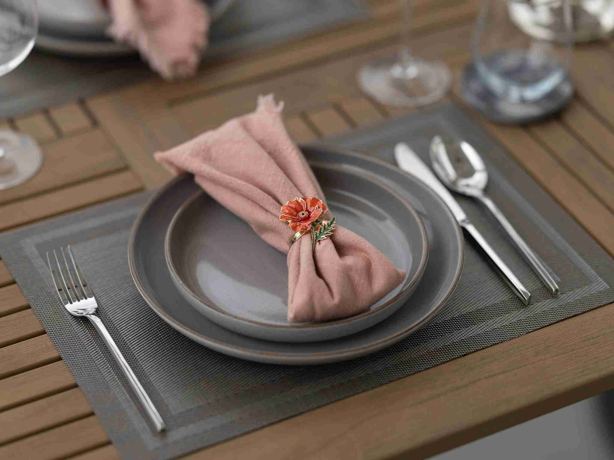 Surin Seaview Villa - Exquisite dining arrangement