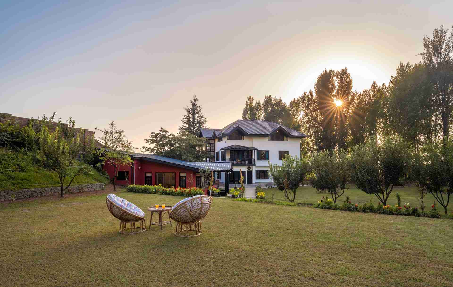 Zaznar - The Red Cottage - Garden sunset view