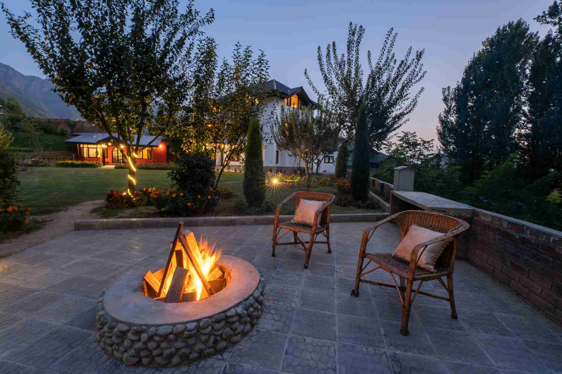 Zaznar - The Red Cottage -  Bonfire