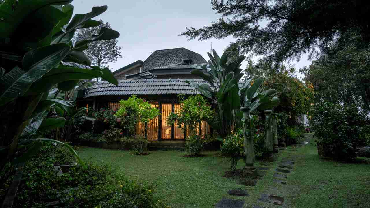 Facade Night | Valora Estate - Coonoor