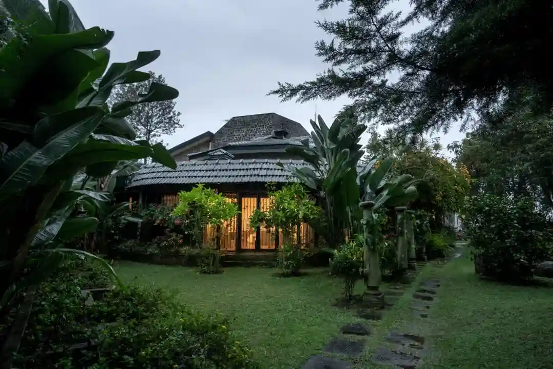 Facade Night | Valora Estate - Coonoor
