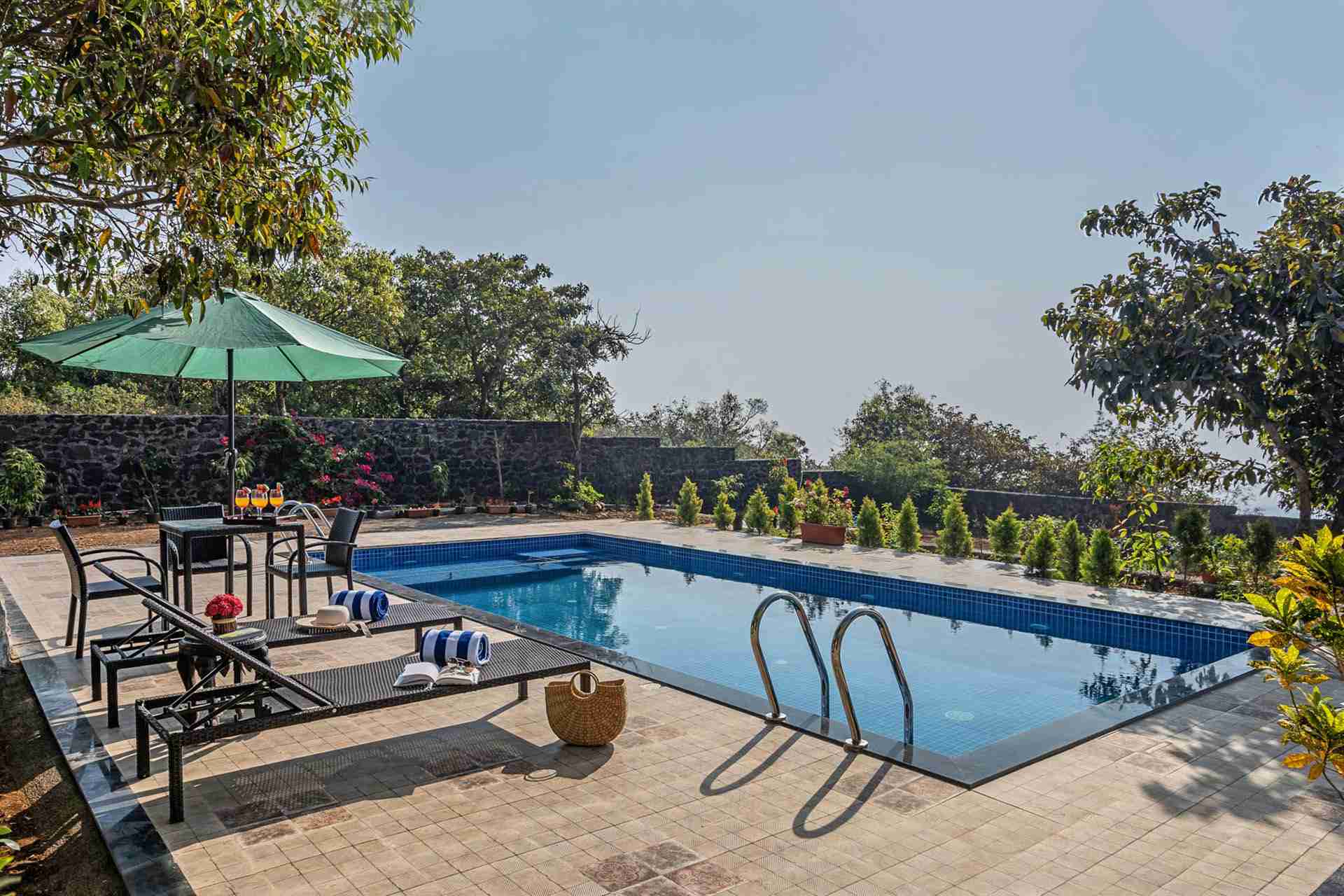 Villa Alborz - Poolside