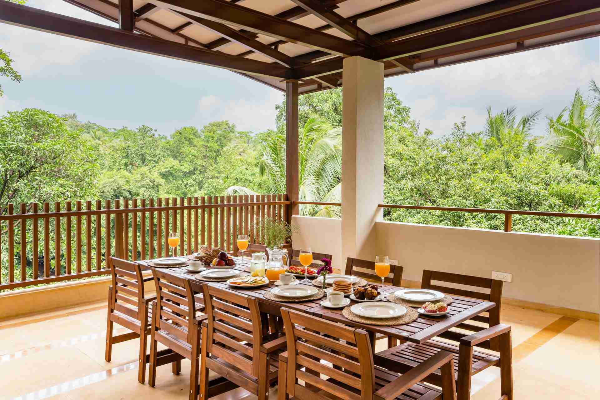 Villa Athini - Balcony dining area