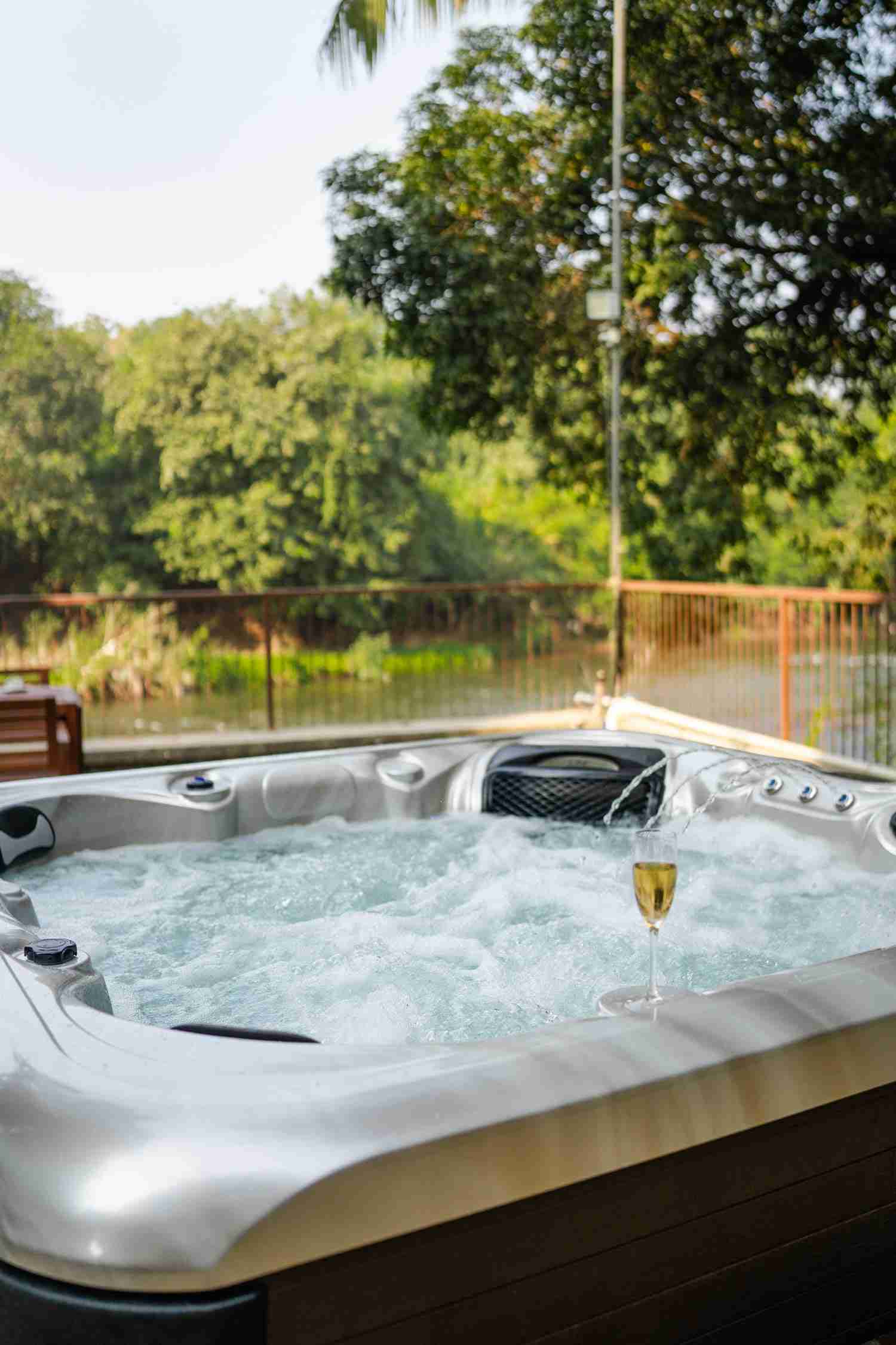 Villa with Jacuzzi in Karjat - Athini