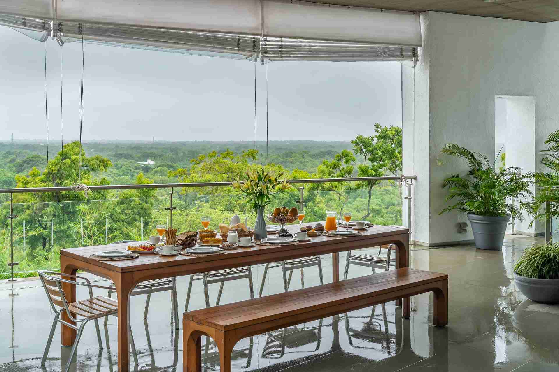 Villa Ekanta - Semi open dining area
