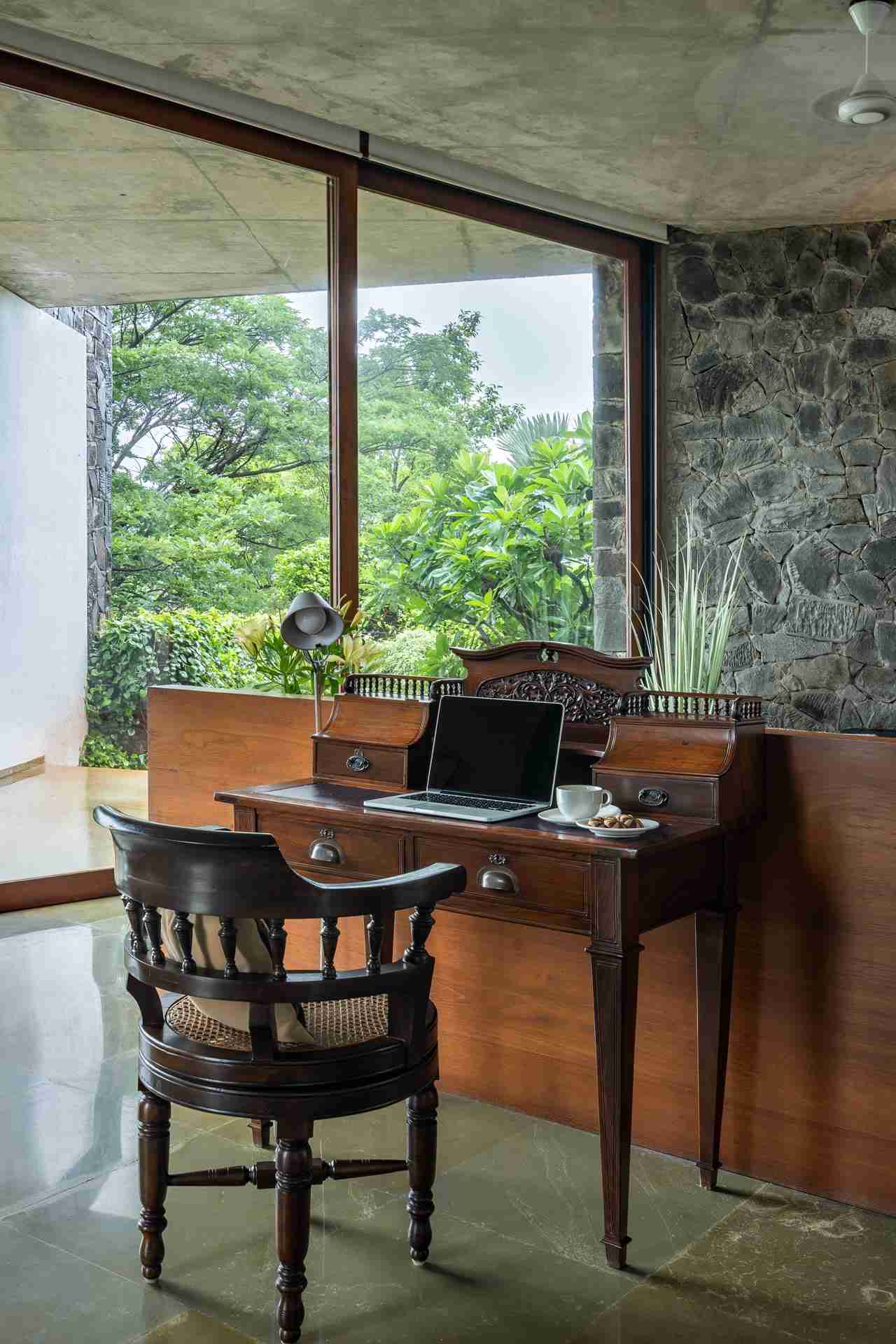 Villa Ekanta - Bedroom study desk