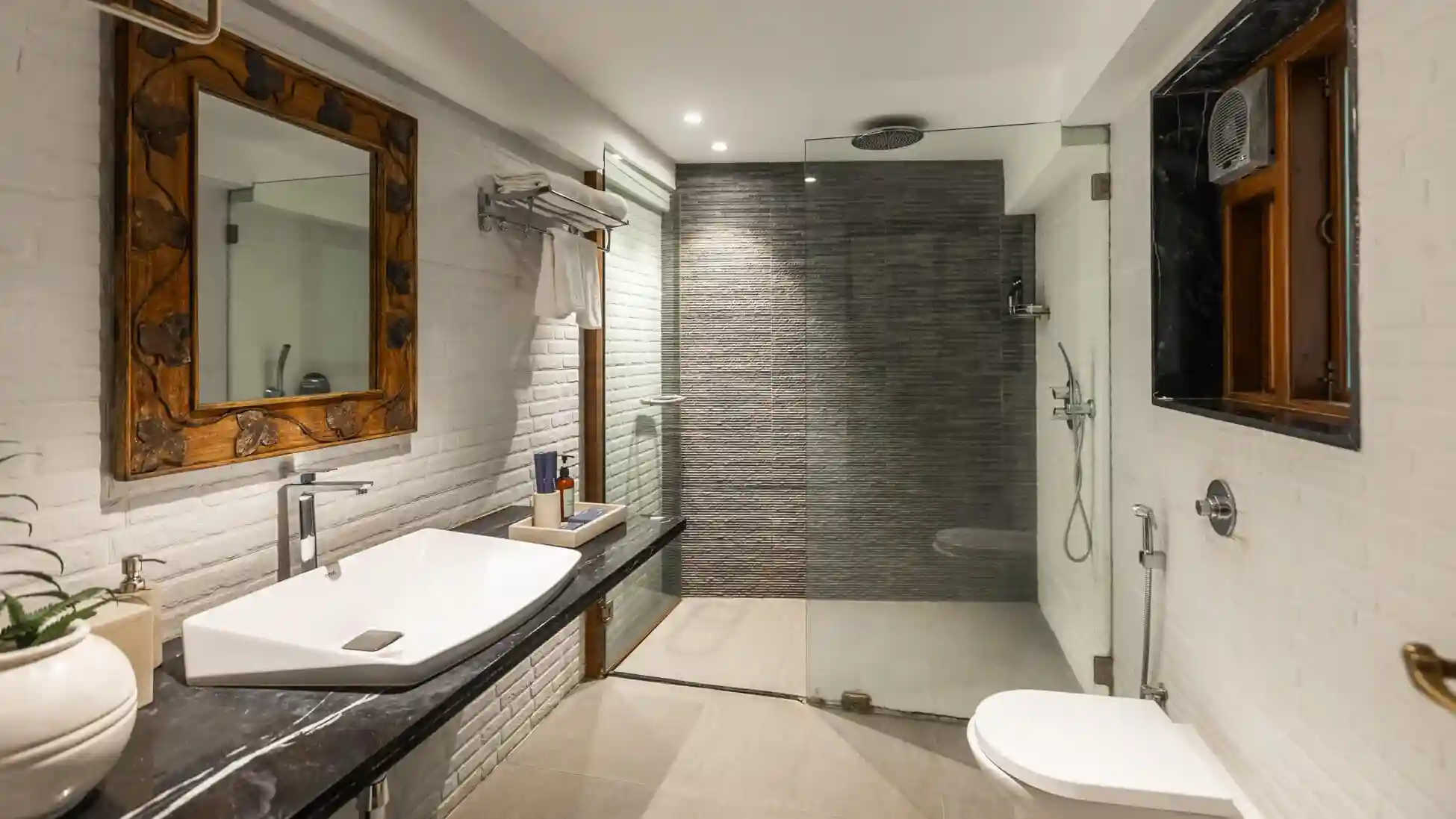 Villa Lani - Luxury Bathroom