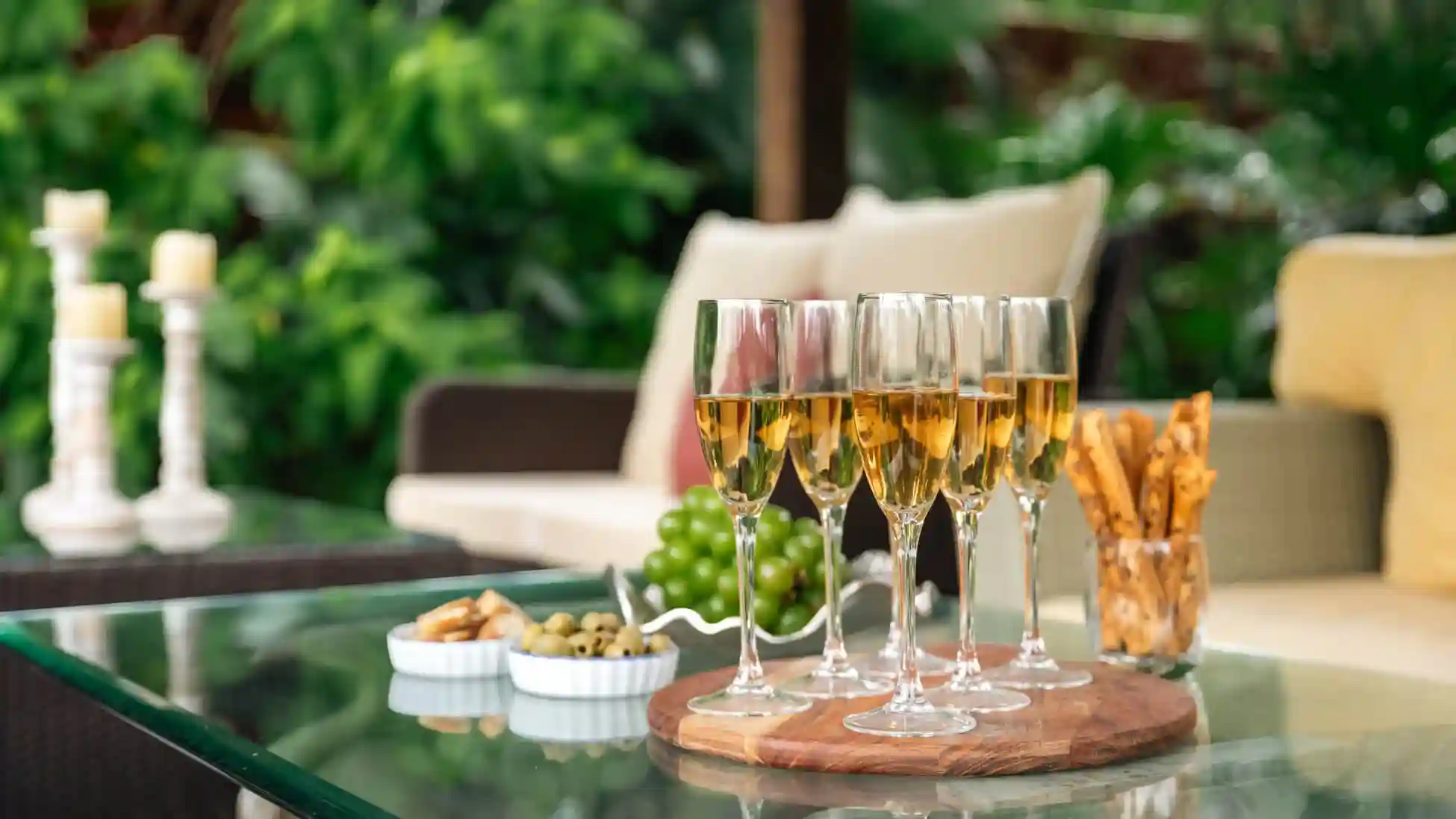 Villa Lani - Poolside drinks