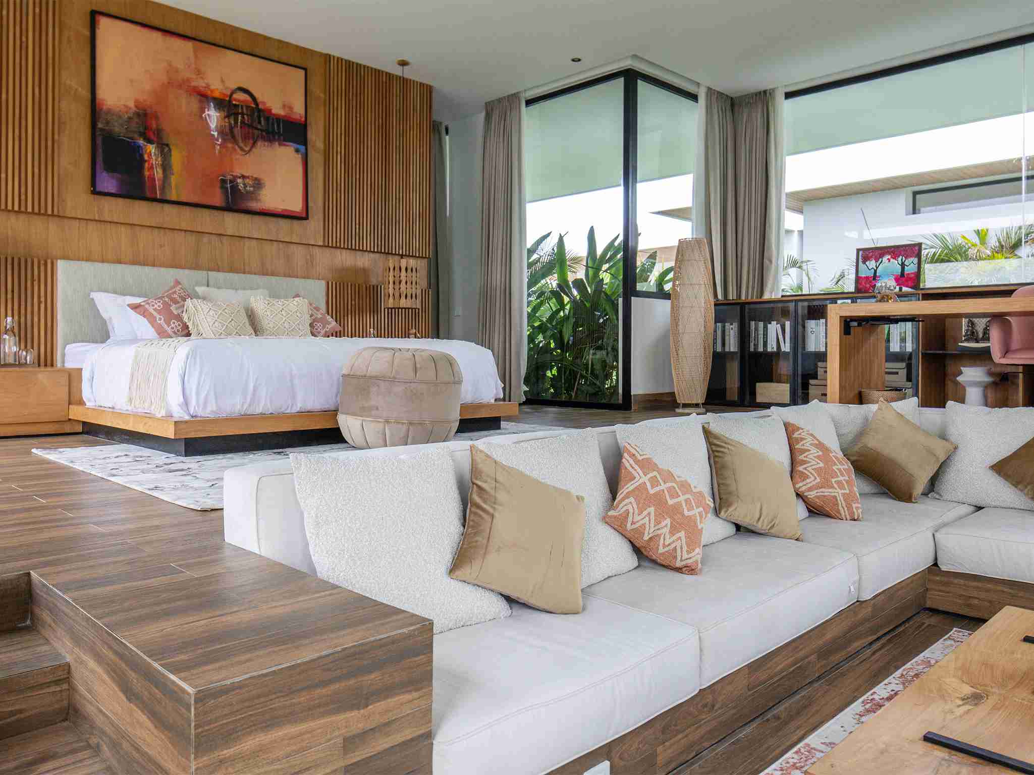 Villa Norbu - Spacious and relaxing master bedroom