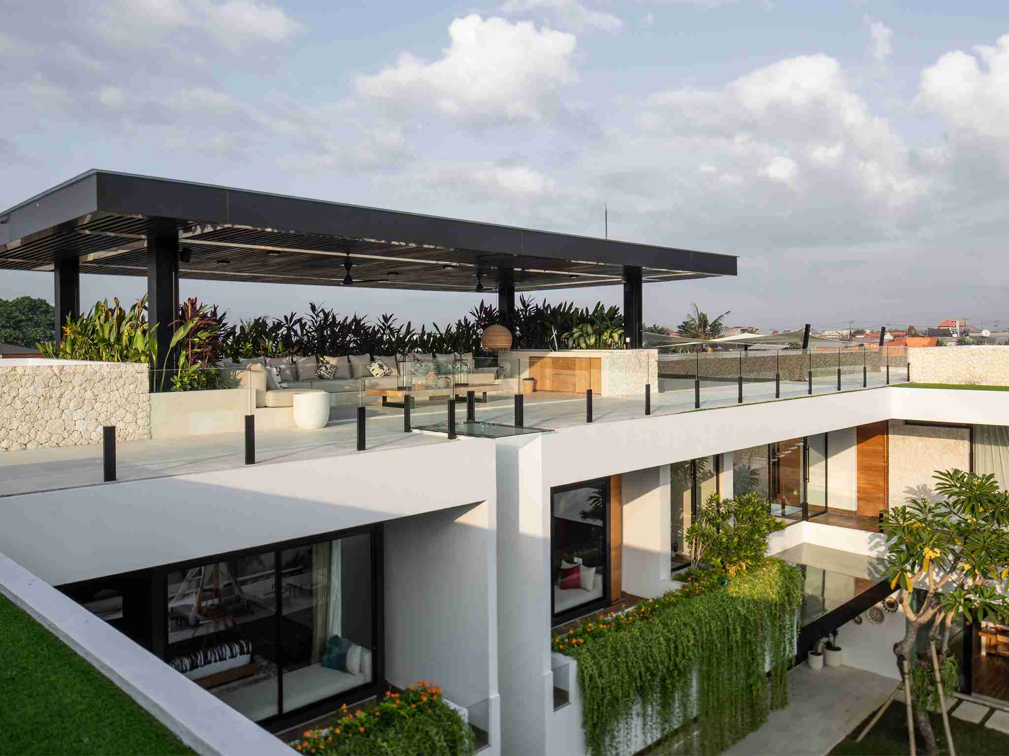Villa Norbu - Rooftop sala overlooking rice fields