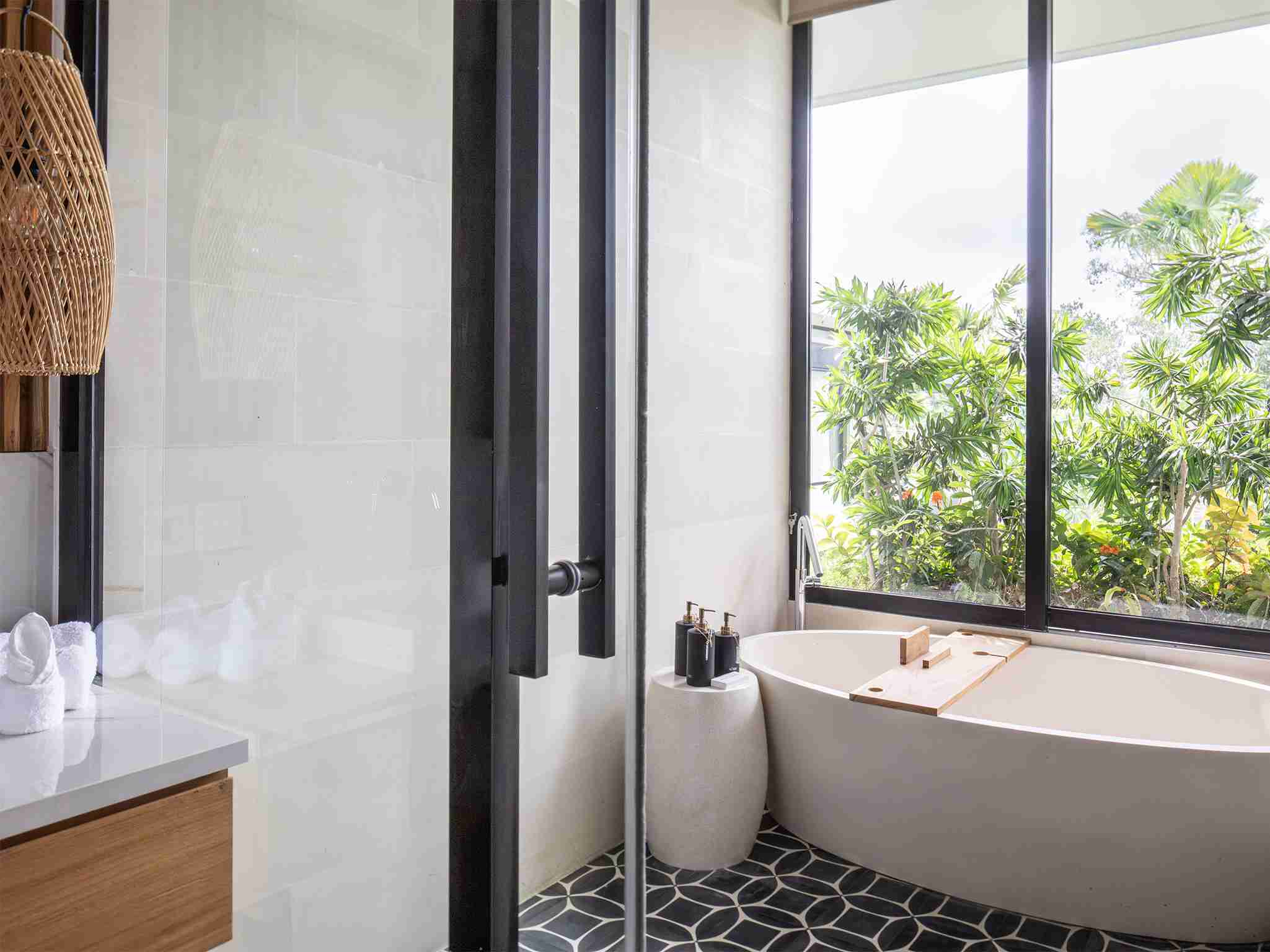 Villa Norbu - Guest bedroom ensuite bathroom