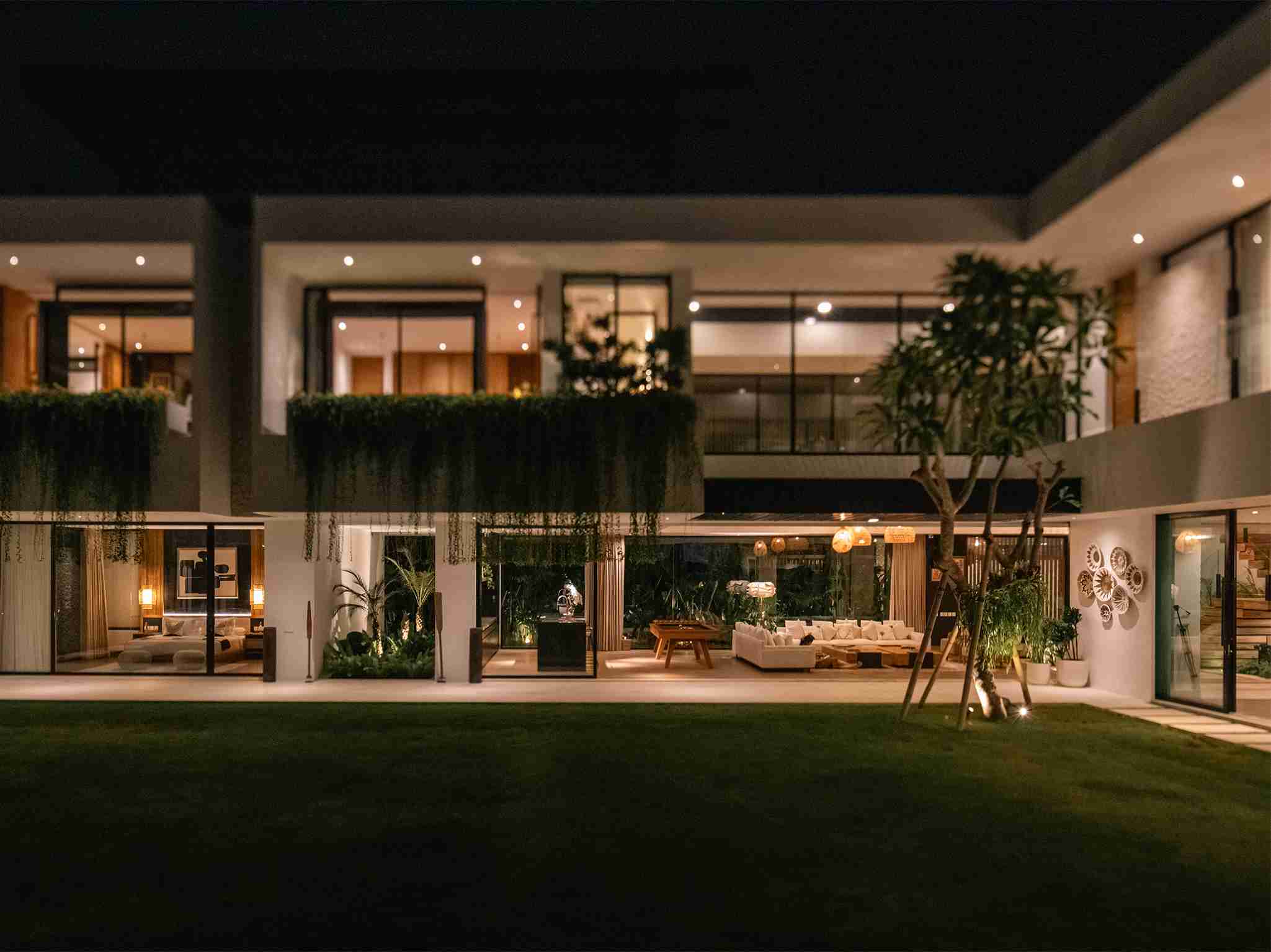 Villa Norbu - Gleeming villa at sundown