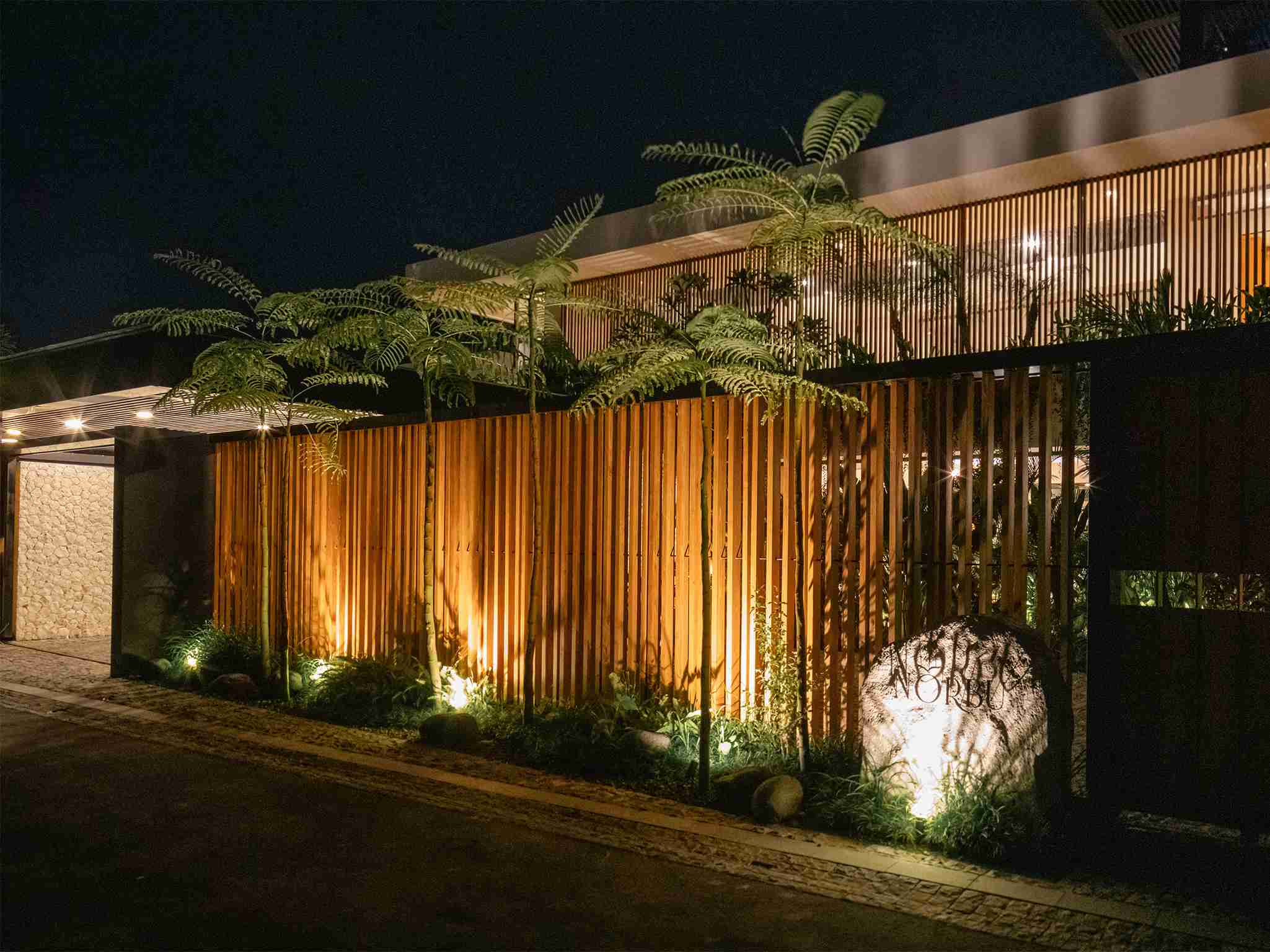 Villa Norbu - Peaceful villa at night