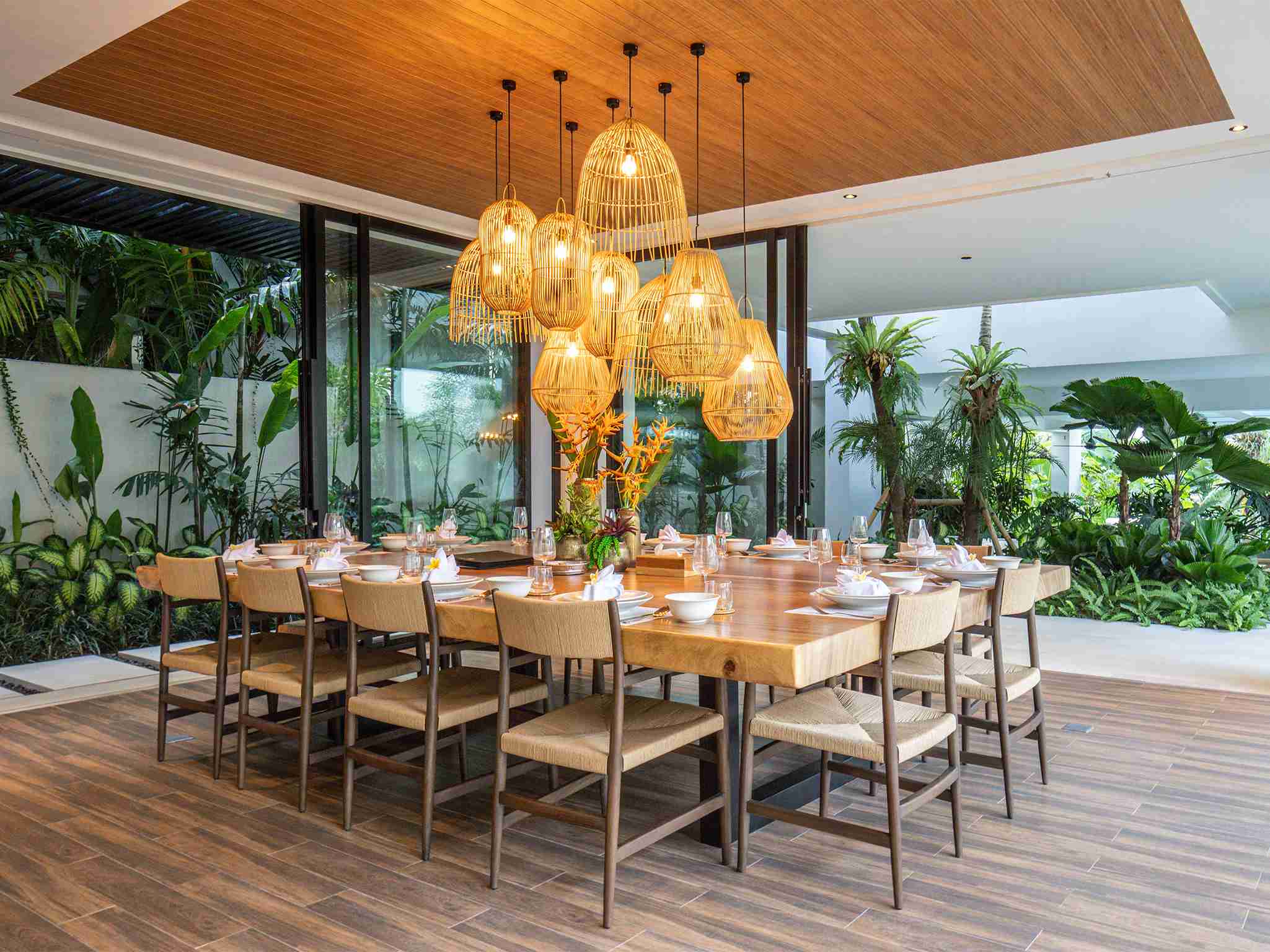 Villa Norbu - Generous dining area that sits 12