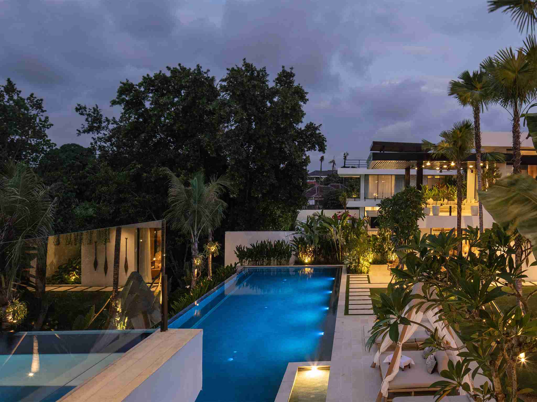 Villa Norbu - Serene vila at twighlight