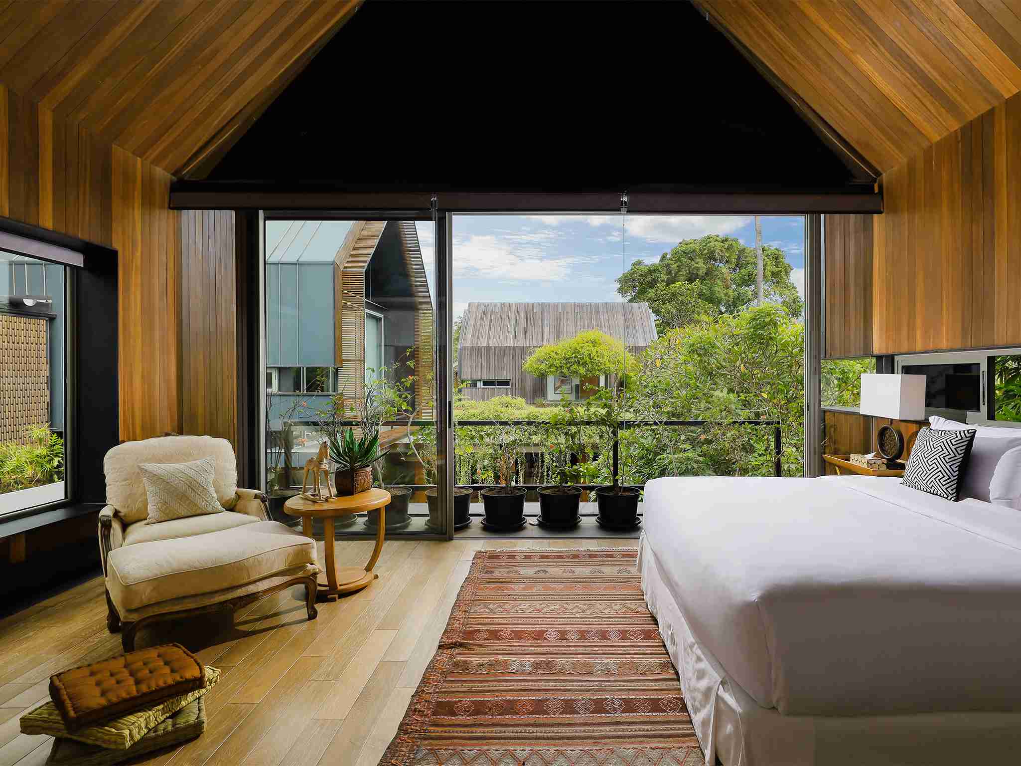 Villa Svarga - Restful master bedroom west