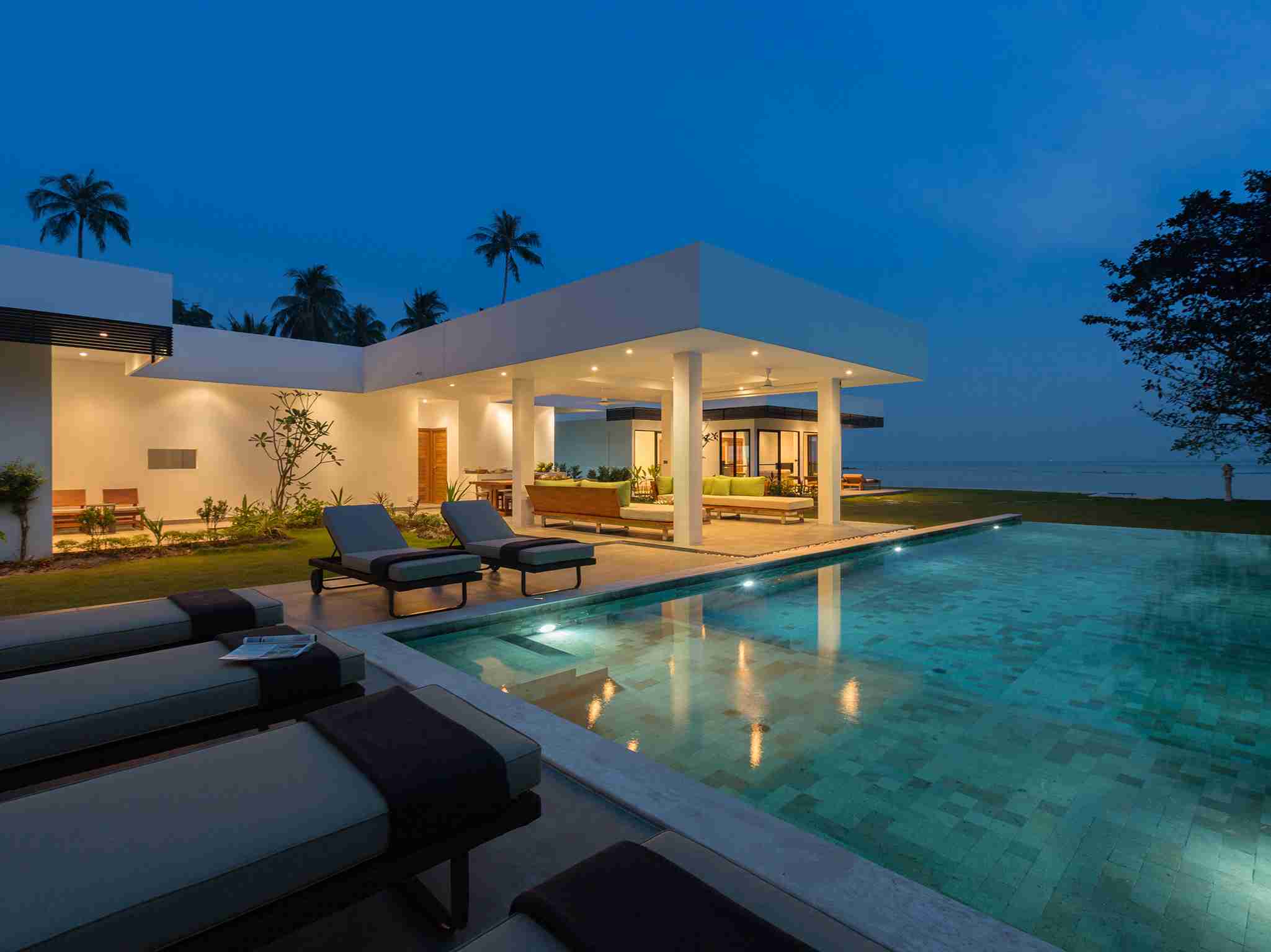 Villa Thansamaay - Stunning haven at night
