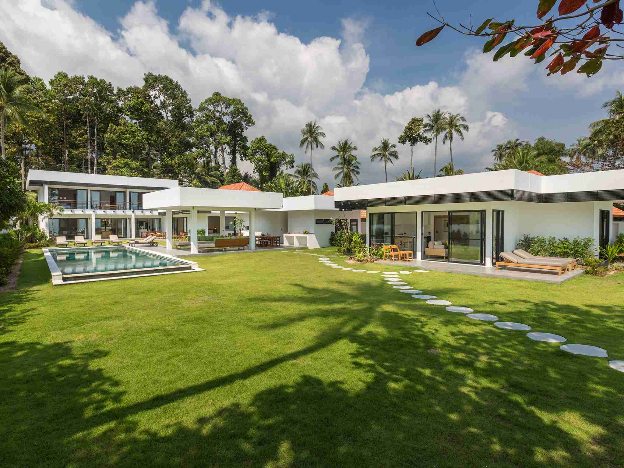 Villa Thansamaay - Modern luxury beachfront villa