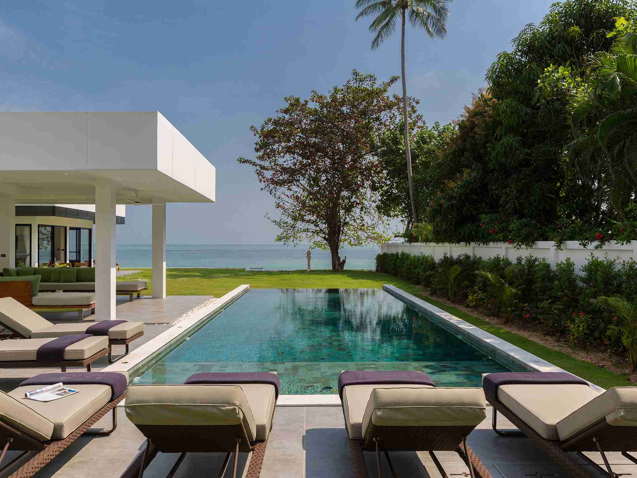 Villa Thansamaay - Restful infinity pool overlooking the ocean