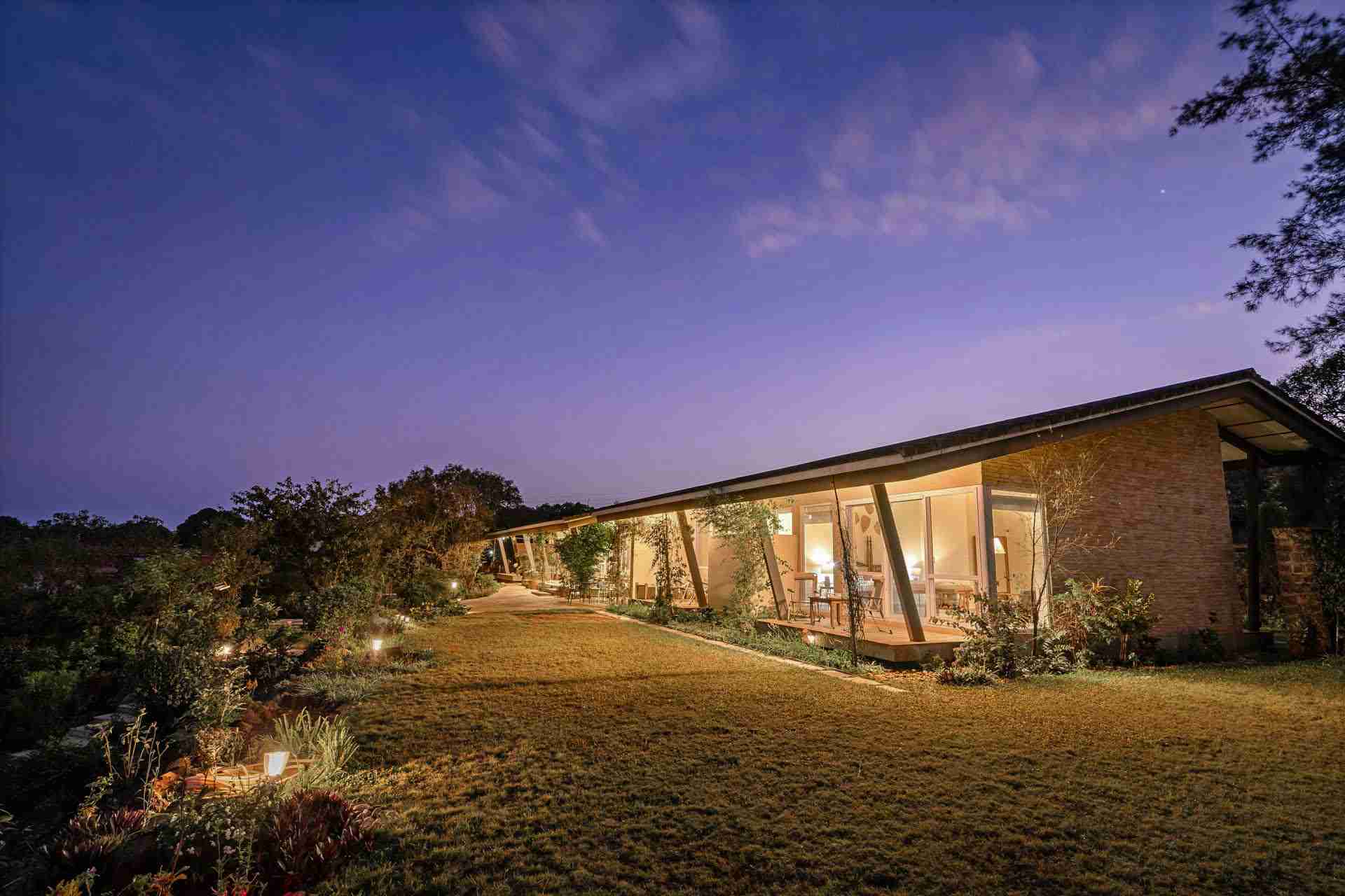 Vinayalam - Villa Lawn