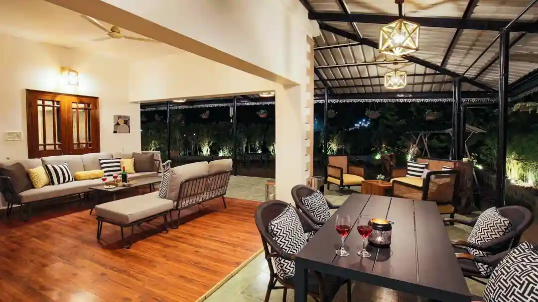 Wakefield Estate - Patio Seating 
