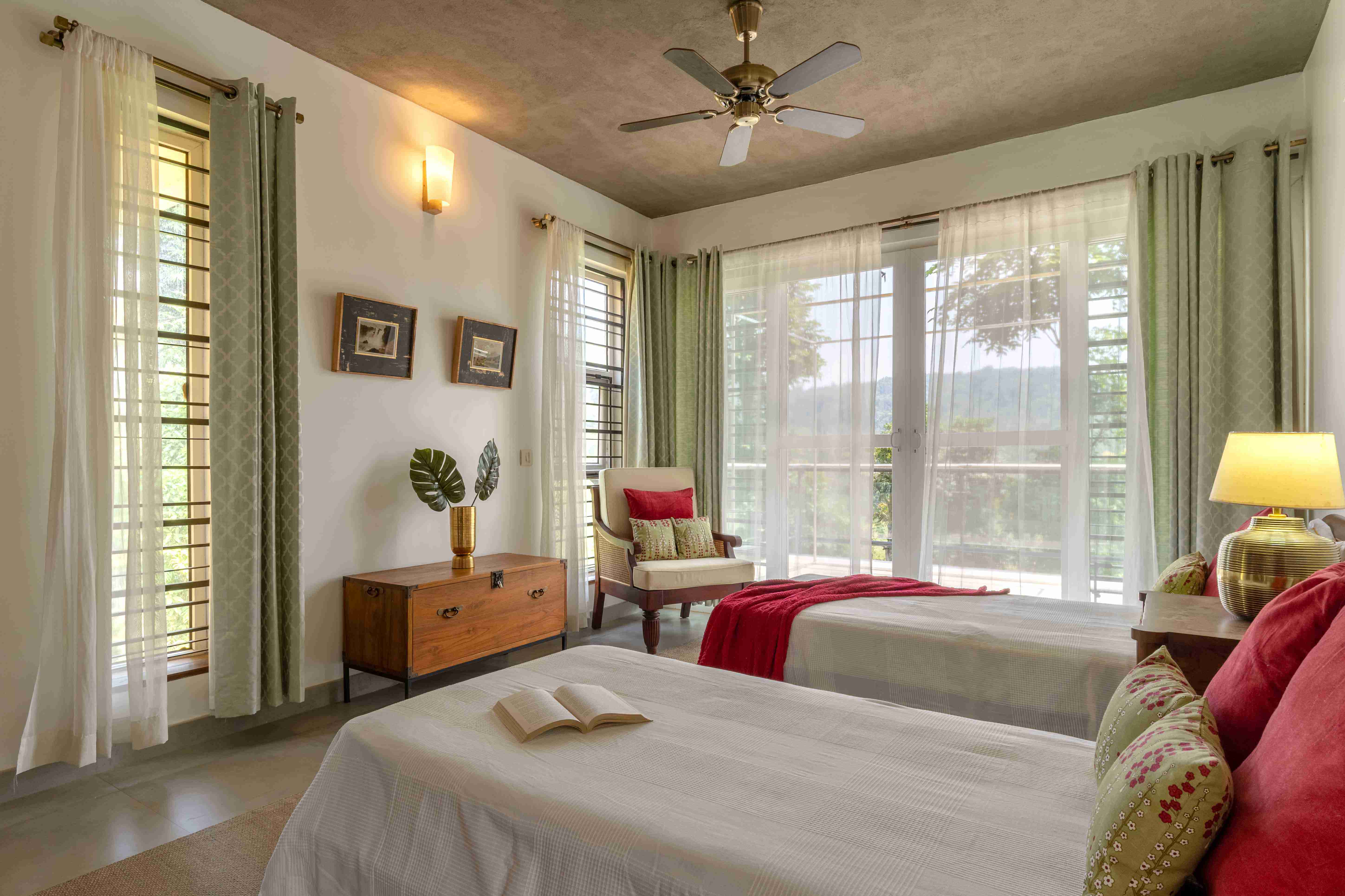 Whispering Waters Villa - Bedroom 1