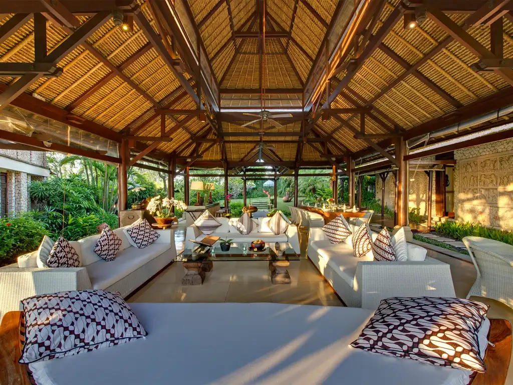 Villa Sungai Tinggi - Living area looking towards entrance