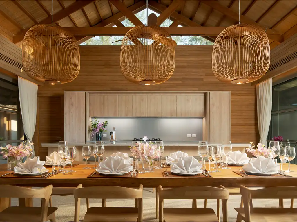 The Pines - Glorious decor