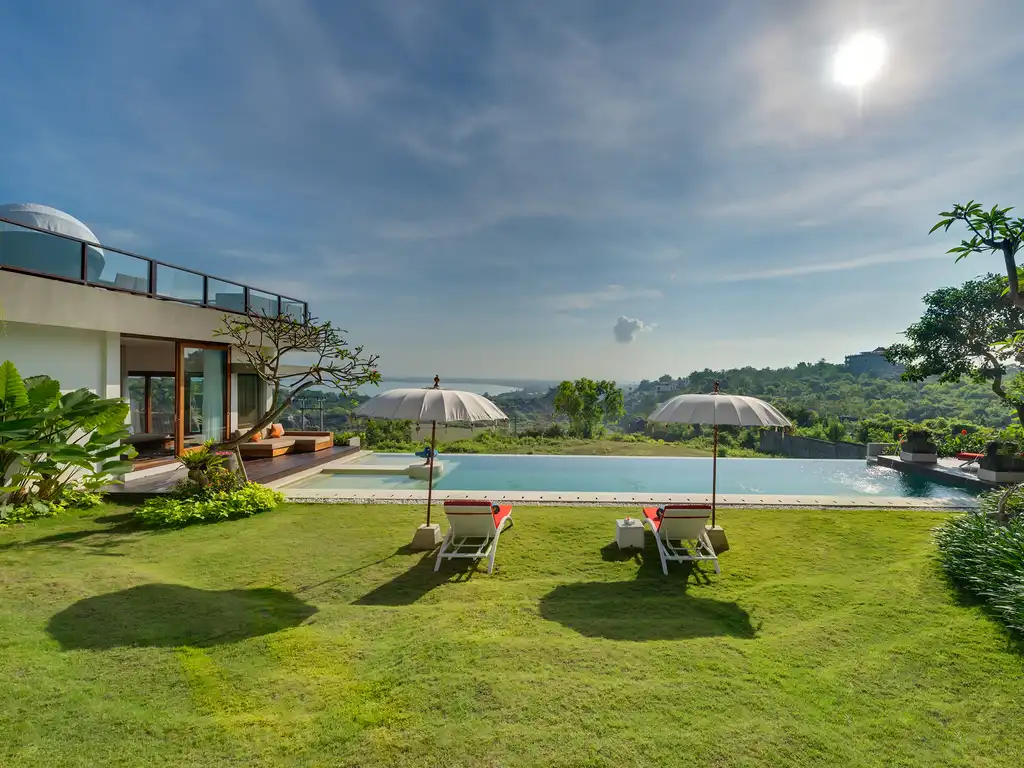 Villa Aiko - Lawn during the day