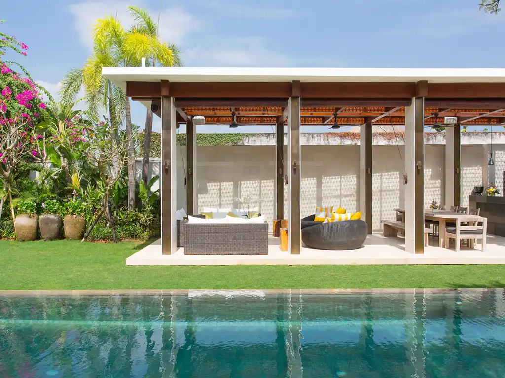 Vila Lilibel - Pool and outdoor living area